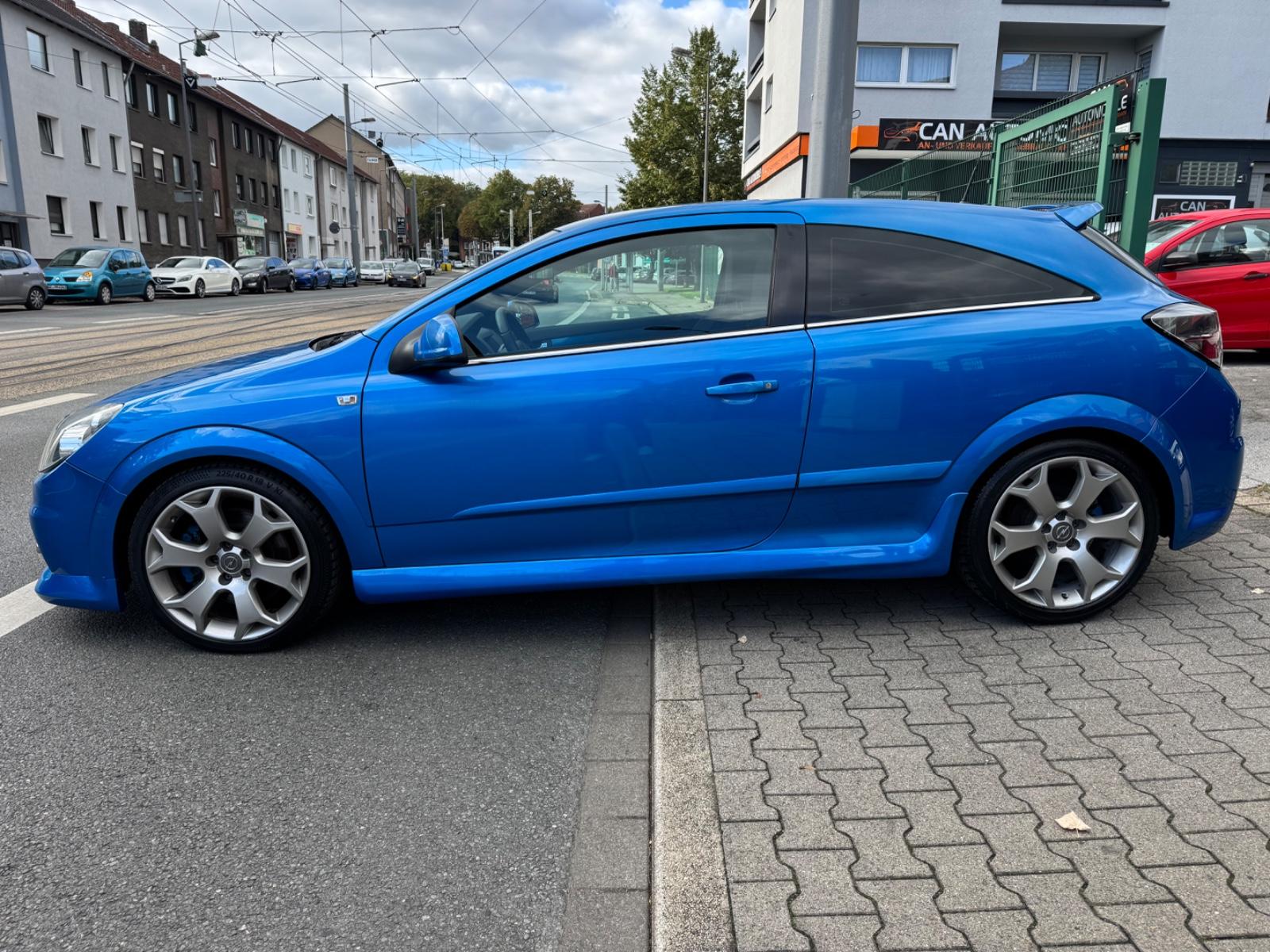 Opel Astra H GTC OPC 2.0 Turbo 241 ch BVM / 1ère main / Recaro / Suspension adaptative