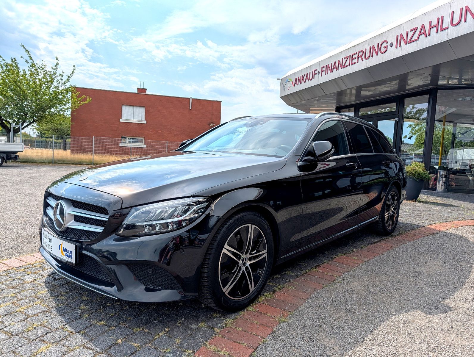 Mercedes-Benz C 220 d T-Modell  LED NAVI PDC AHK KAMERA SHZG