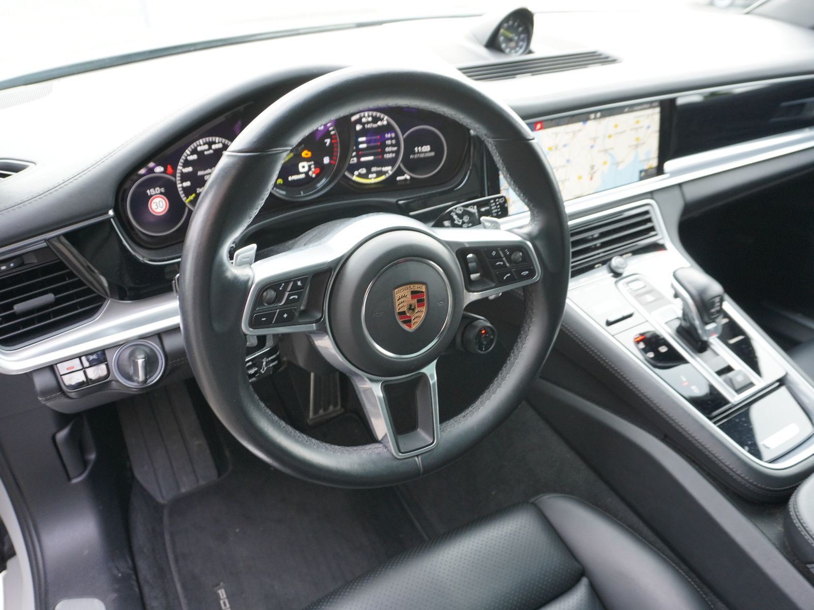 Fahrzeugabbildung Porsche Panamera Sport Turismo 4 E-Hybrid