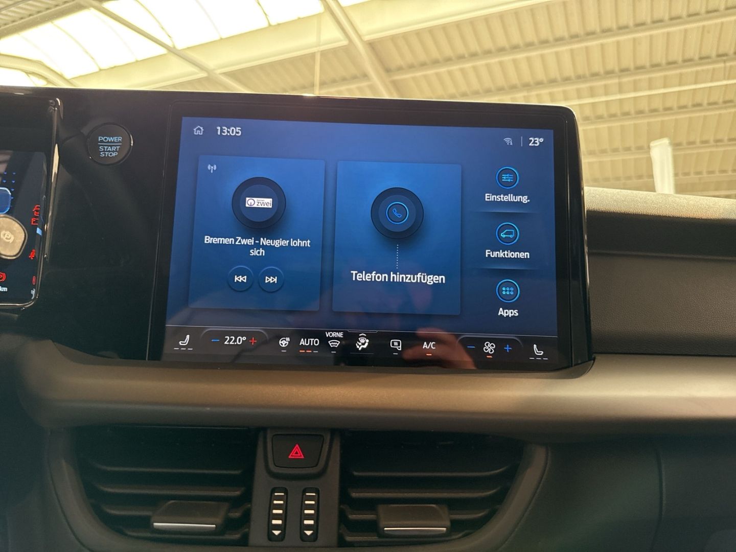 Fahrzeugabbildung Ford Transit Courier BEV Limited Apple CarPlay Androi