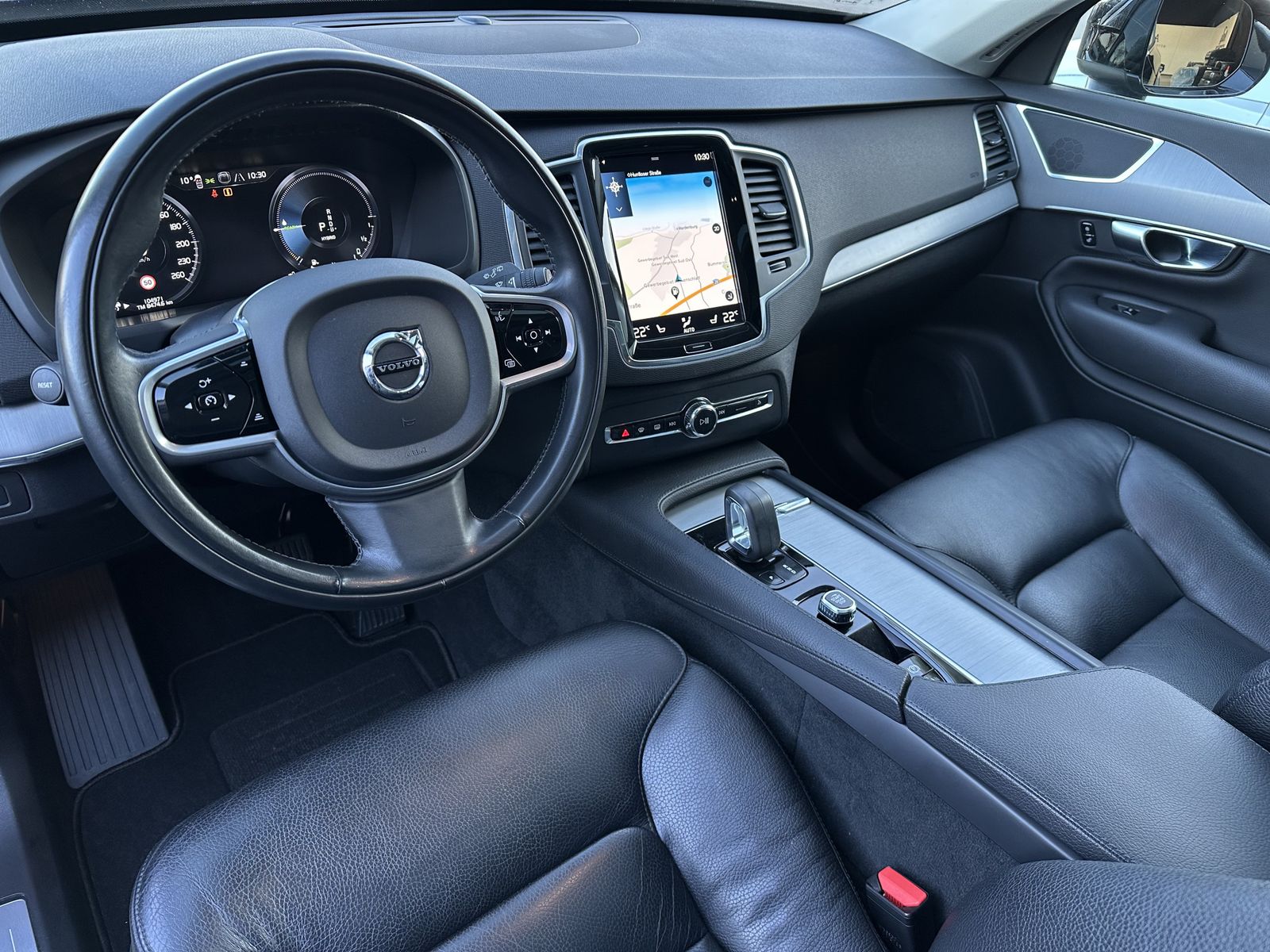 Fahrzeugabbildung Volvo XC90 T8 AWD Inscription 7-Sitzer NAV+LED+VC+PANO