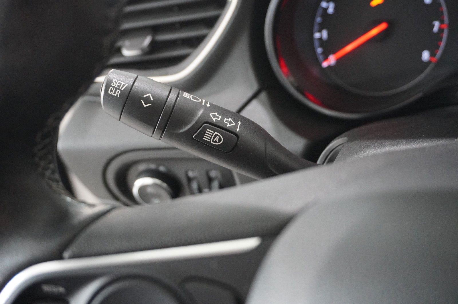 Fahrzeugabbildung Opel Grandland 1.5D ELEGANCE NAVI/LED/KAMERA/SPORT/SH