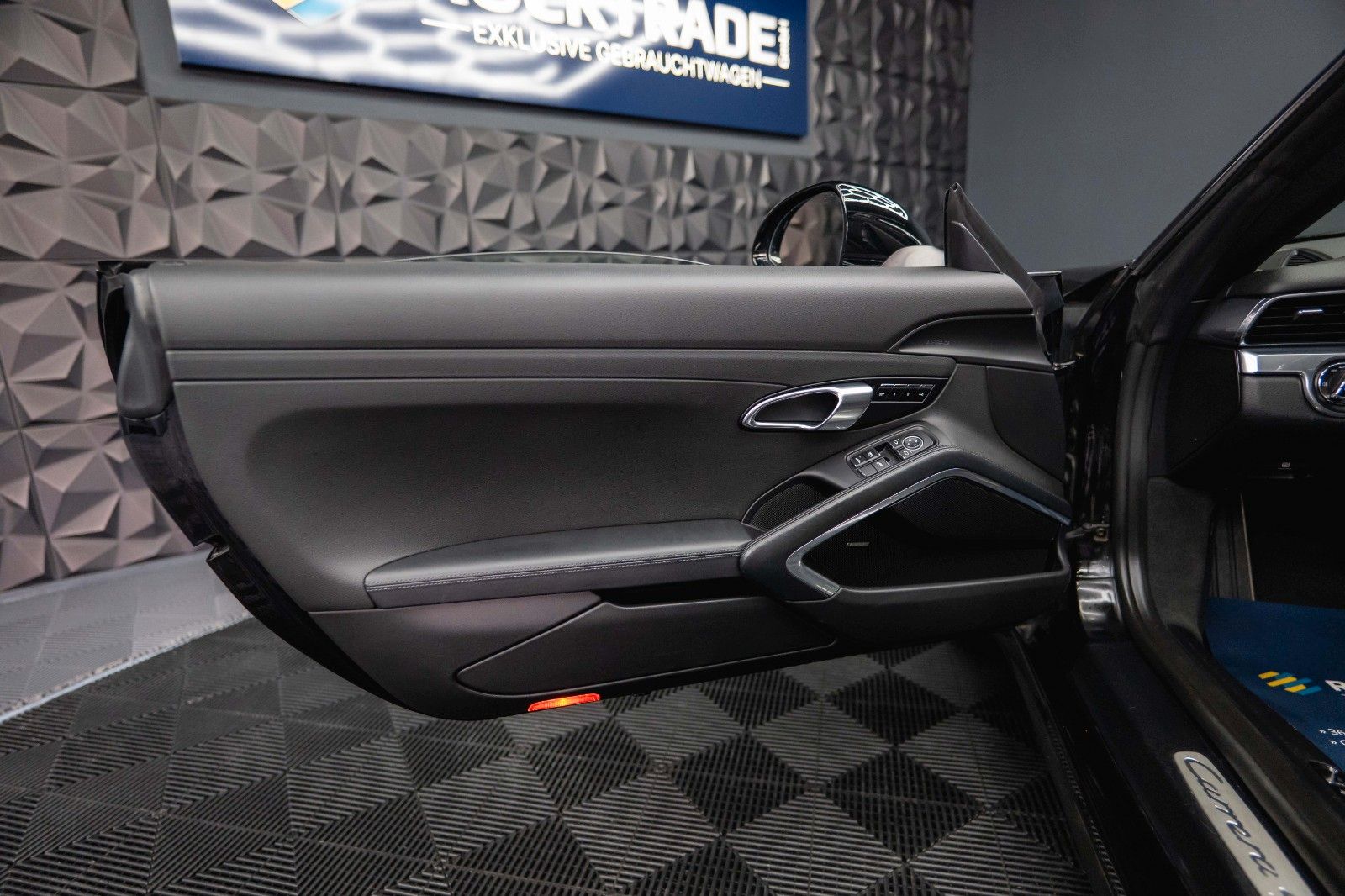 Fahrzeugabbildung Porsche 911 Carrera 4 S Cabriolet Sport Chrono Garantie