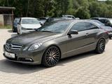 Mercedes-Benz E 250 E Coupe CGI BlueEfficiency/NAVI/Rcam - Mercedes-Benz E 250: Coupe