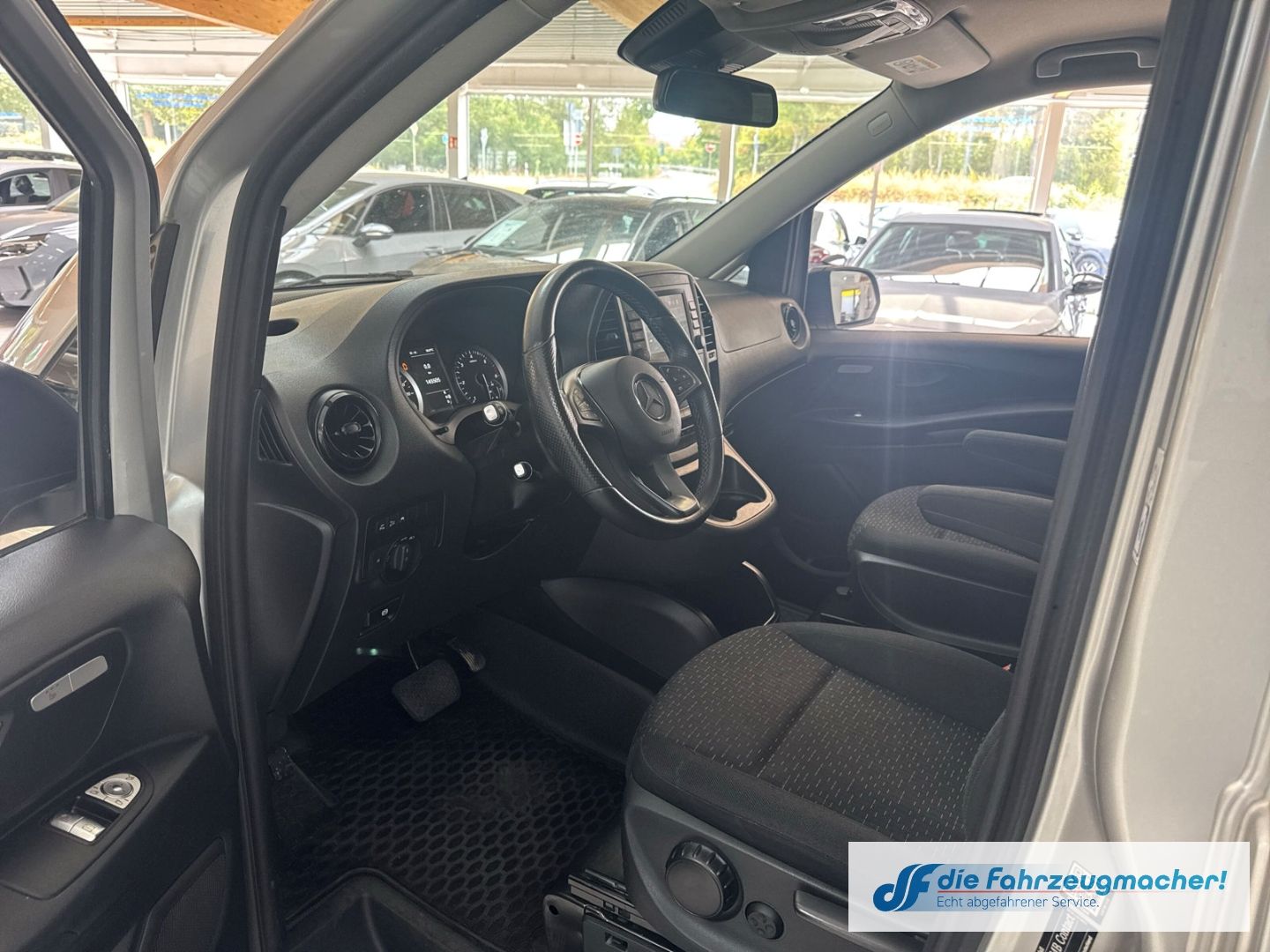 Fahrzeugabbildung Mercedes-Benz Vito Tourer 119 CDI 4x4 lang Navi LED Blendfrei