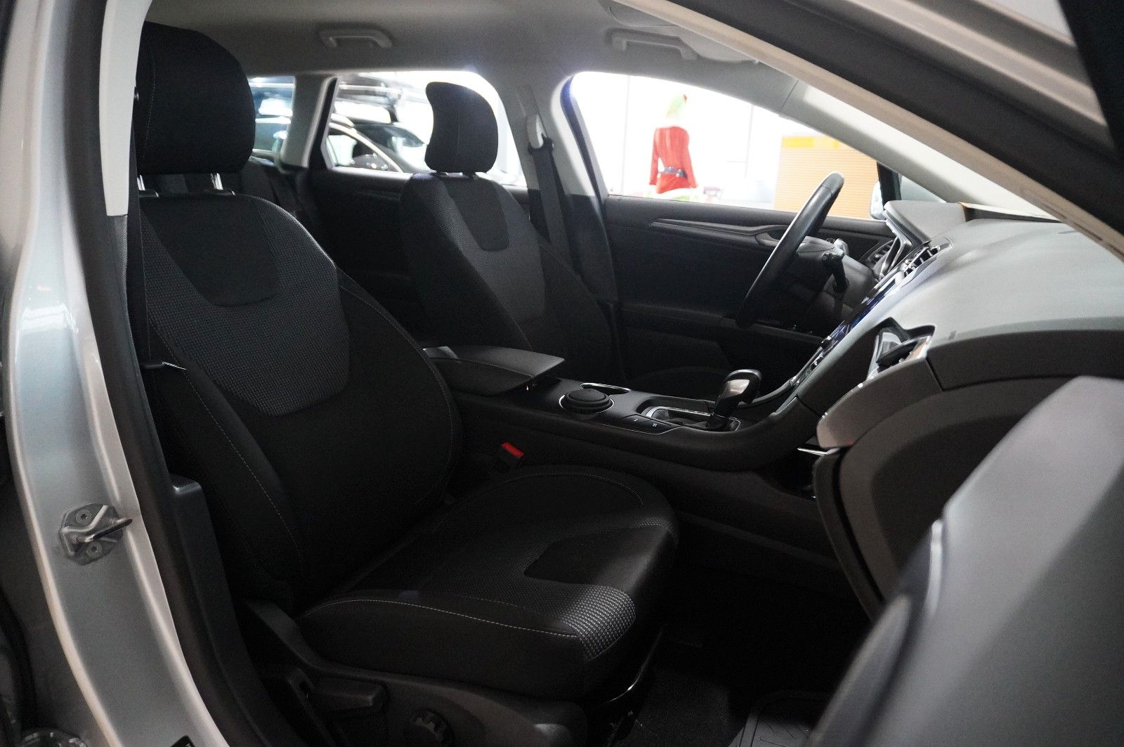 Fahrzeugabbildung Ford Mondeo Turnier 2.0 TITANIUM NAVI/LED/SPORT/DAB+