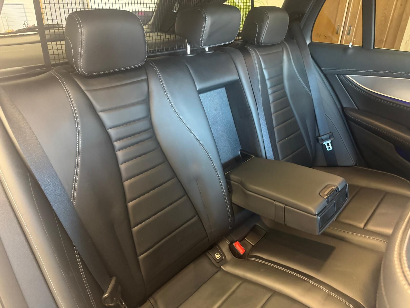 Fahrzeugabbildung Mercedes-Benz E 400 T-Modell 4Matic/LED/PANORAMA/AMG-LINE/NAVI