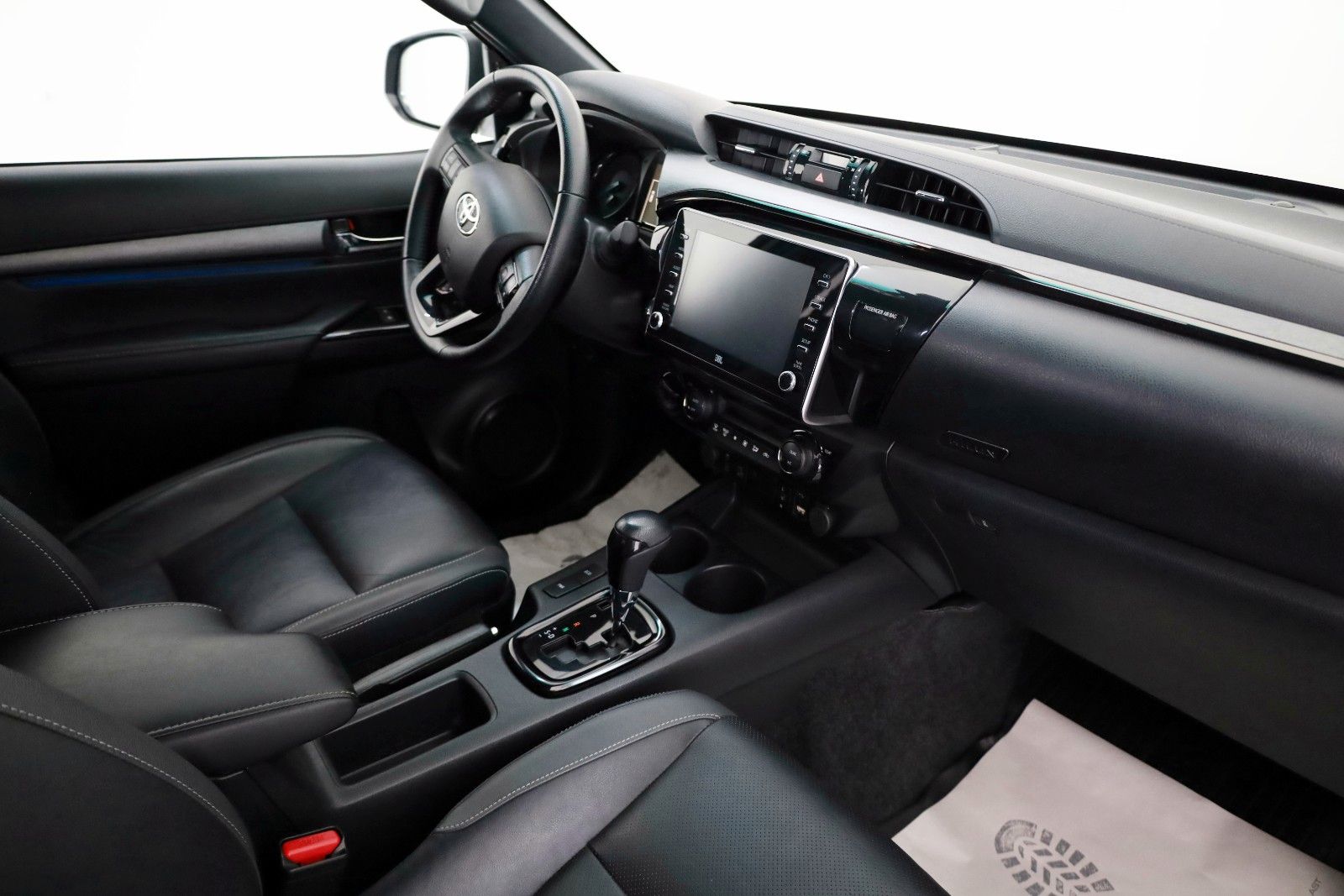 Fahrzeugabbildung Toyota Hilux 2.8 D-4D Invincible,ACC,Navi,Rollo,AHK