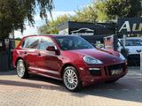 Porsche Cayenne GTS*Panorama*Xenon*BOSE"2.HD*21ZOLL - Porsche Cayenne: Rot