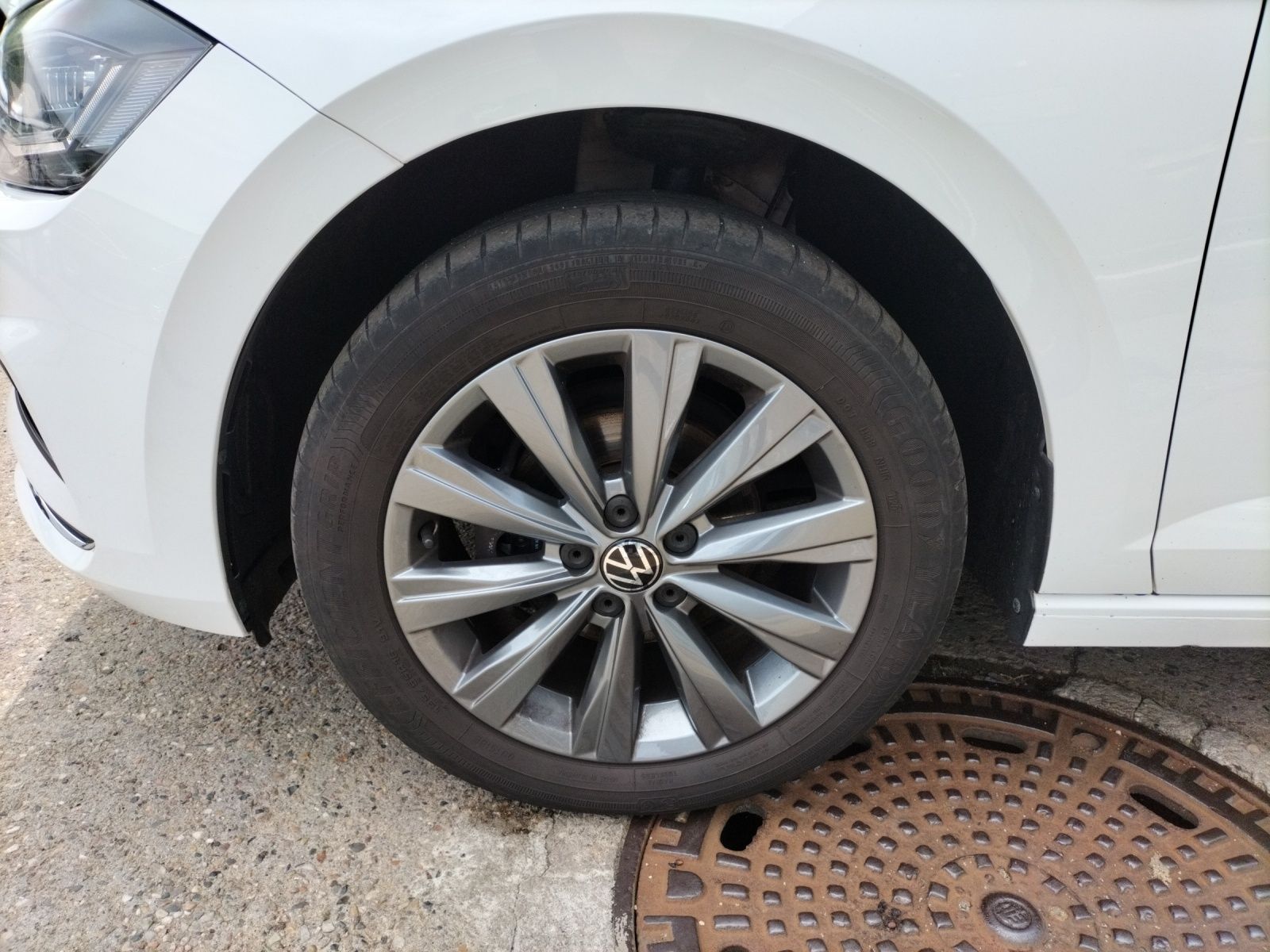 Fahrzeugabbildung Volkswagen Polo VI Highline TSI DSG LED ACC SHZ PDC WeConne