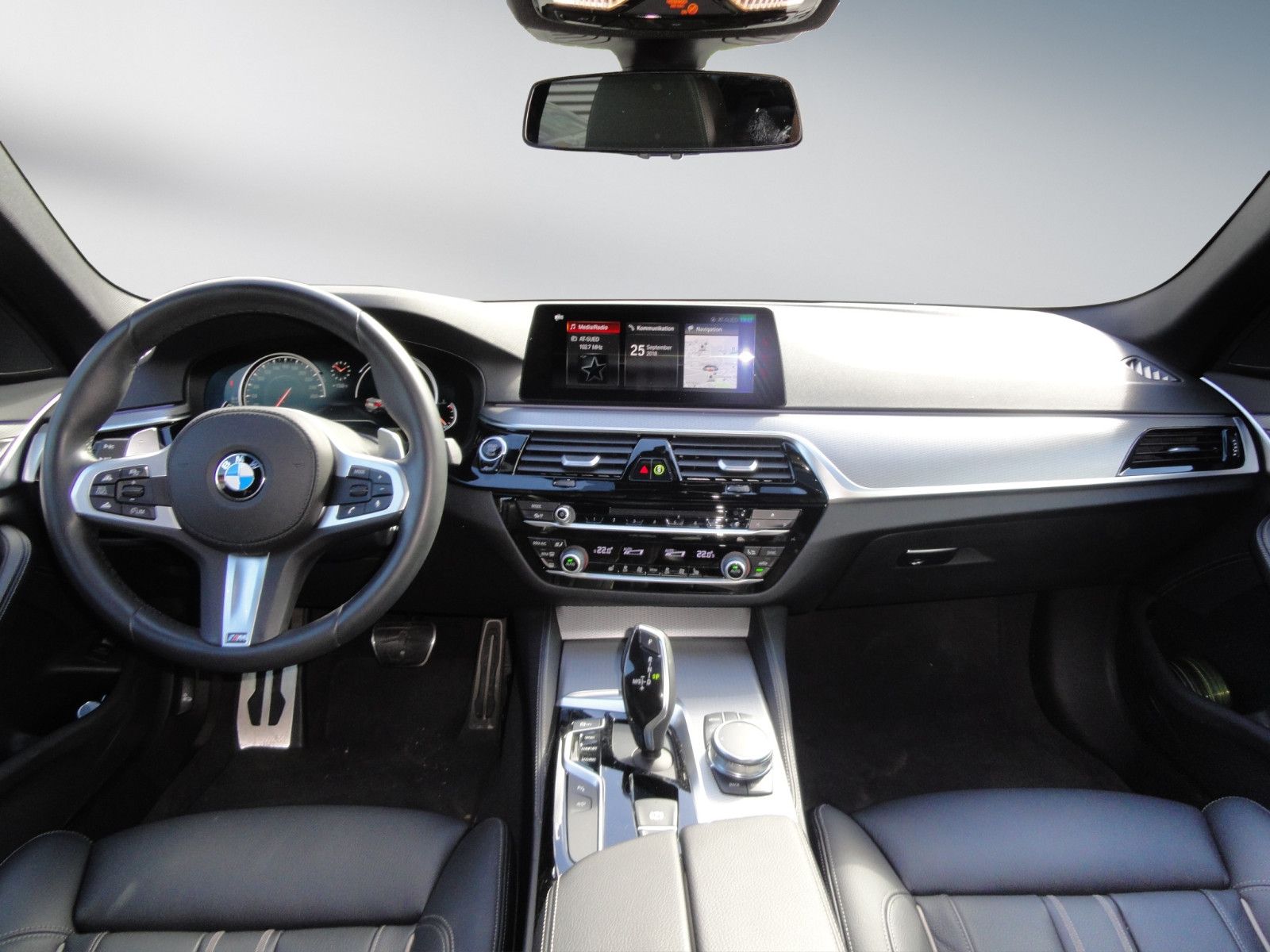 Fahrzeugabbildung BMW 530d M Sport/Head-Up/ DAB/VOLL