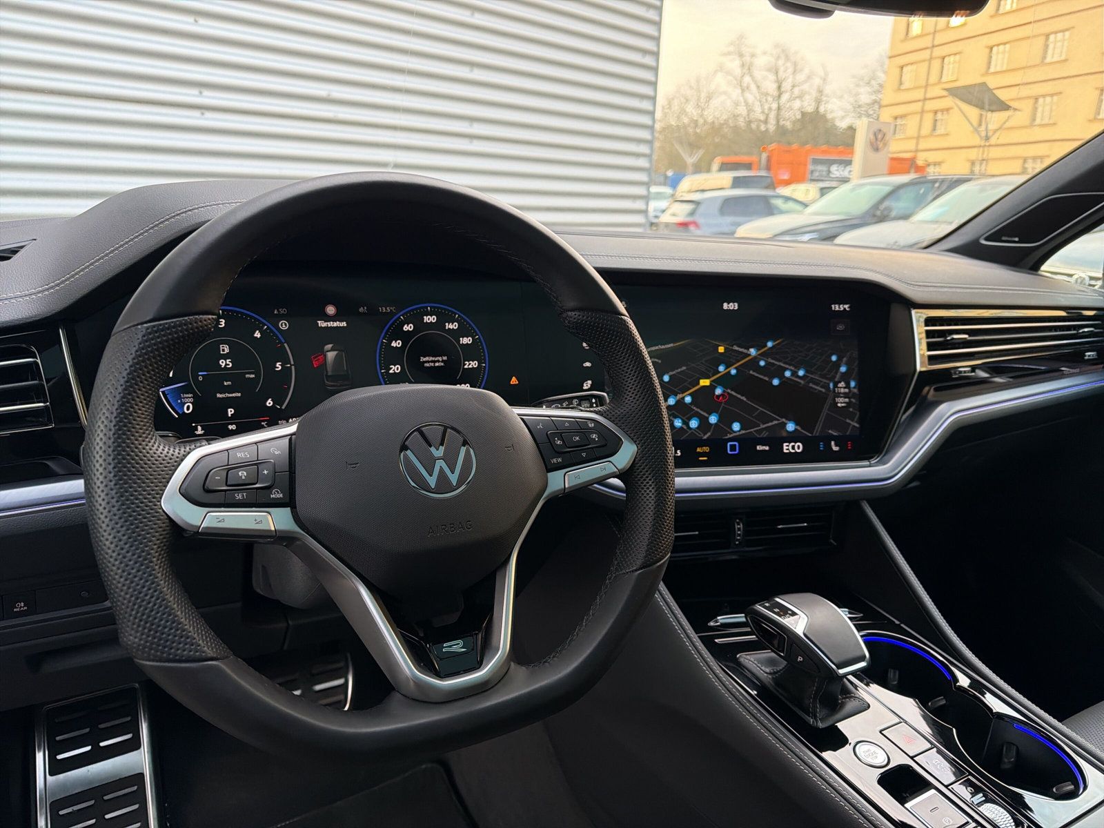 Fahrzeugabbildung Volkswagen Touareg 3.0 TDI 4M R-Line PANO STANDHZG AHK 22"