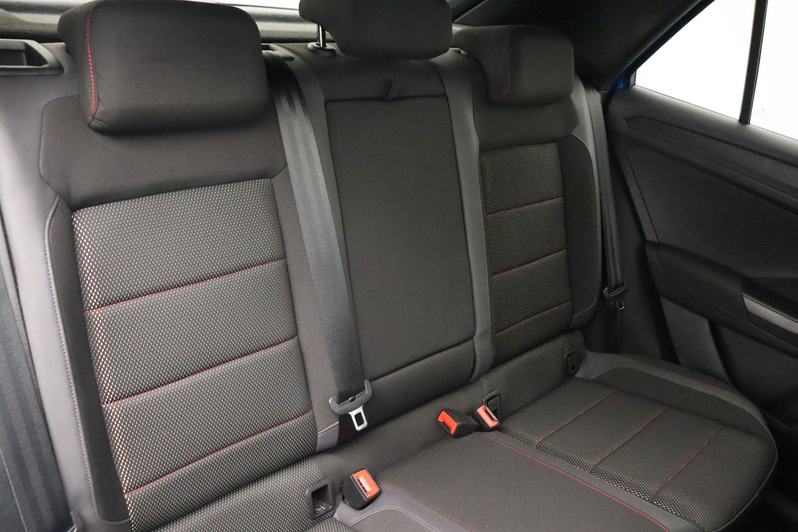 Fahrzeugabbildung Volkswagen T-Roc Sport 4M DCC ACC Panorama Kamera Standhz