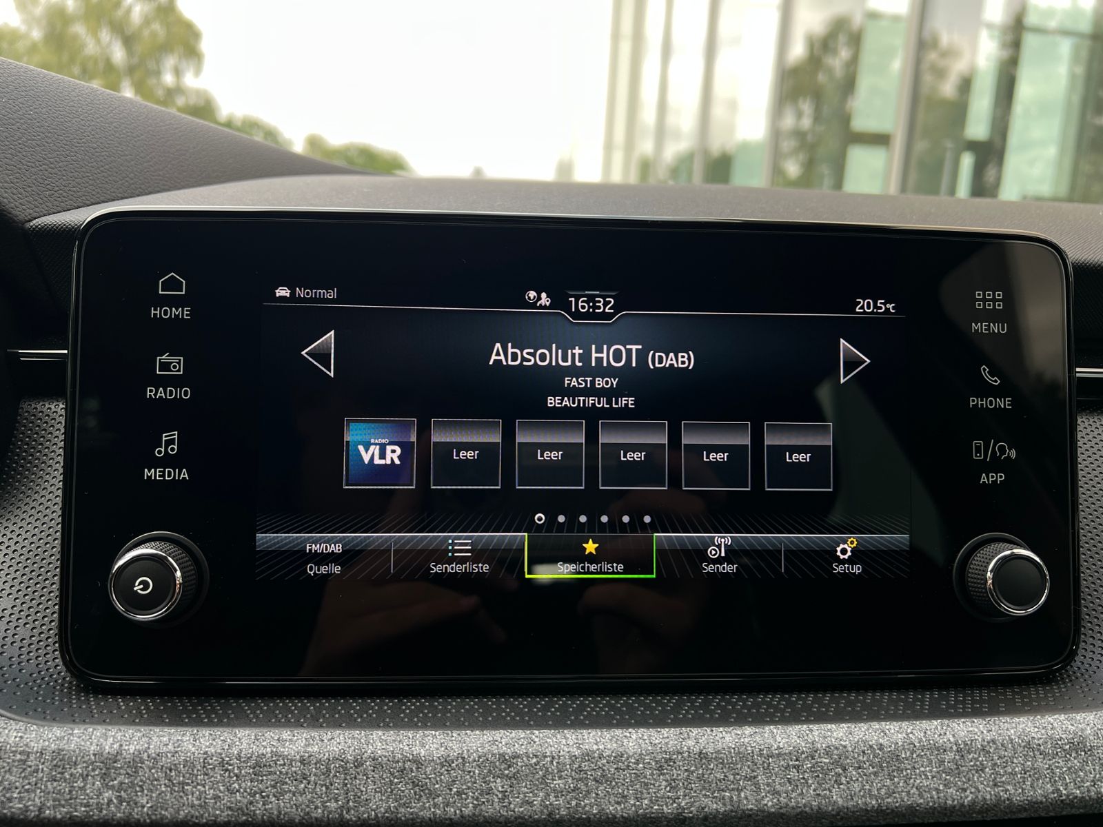 Fahrzeugabbildung SKODA Kamiq Selection 1.0 TSI DSG *ACC, LED, Kamera, S
