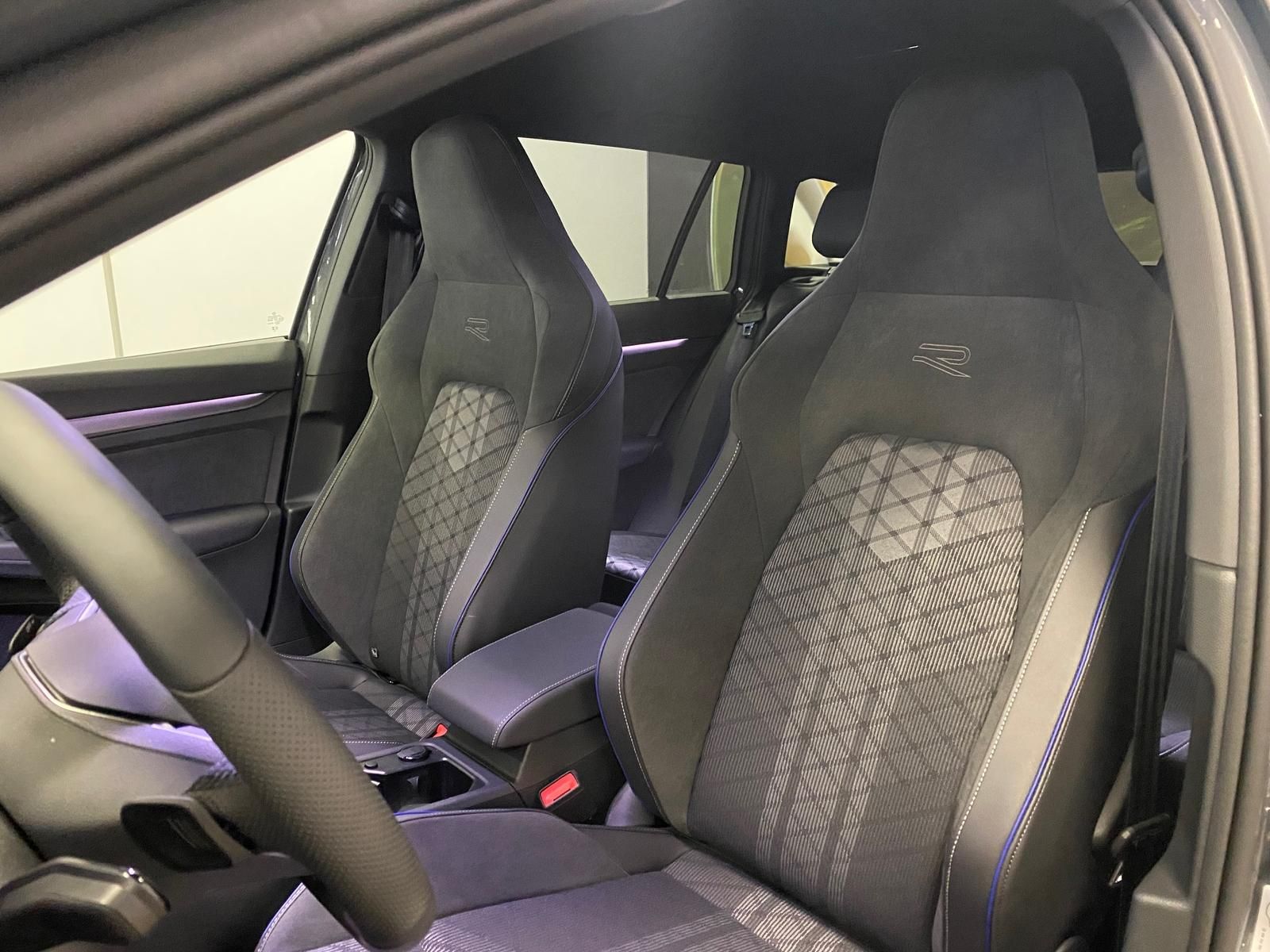 Fahrzeugabbildung Volkswagen Variant 2.0 TSI 4Mot R-Line BlackStyle+AHK+MATRI