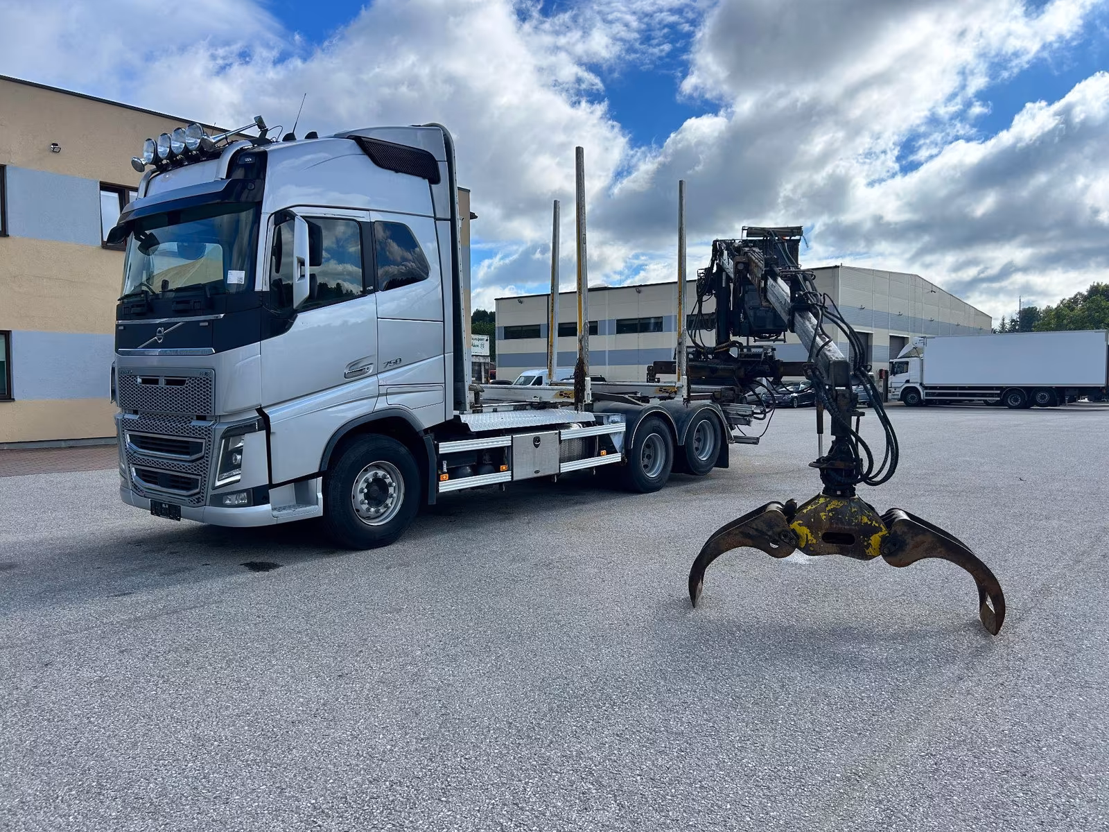 Volvo FH750 6X4 + RETARDER + HIAB CRANE