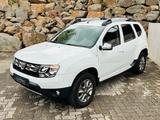 Dacia Duster Laureate 4x4 1.Hand - Dacia Duster: Allradantrieb, Laureate