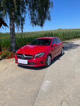 Mercedes-Benz A 180 d Urban Urban - Mercedes-Benz A 180 mit Diesel-Antrieb: Rot