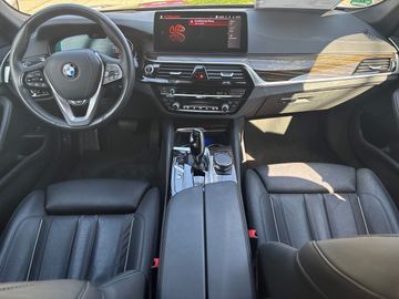 BMW 530d xDrive Luxury Line Ferngesteuertes Parken