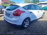 Ford Focus Lim. Ambiente AHK, 1.Hand, Zahnriemen NEU - Ford Focus Ambiente mit Benzin-Antrieb