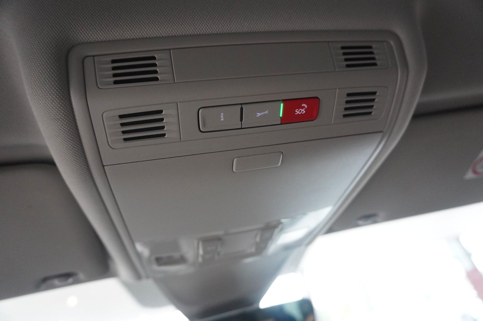 Fahrzeugabbildung Volkswagen Tiguan 1.5 TSI LIFE DSG NAVI/LED/ACC/SHZ/PDC/DAB