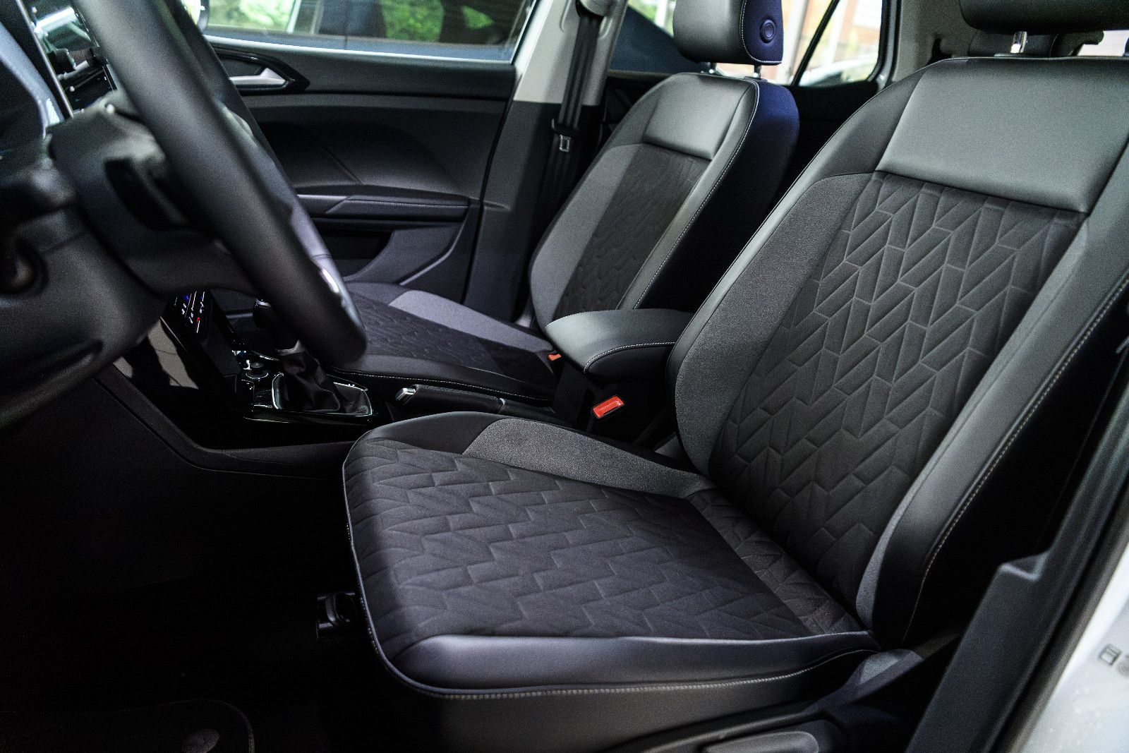 Fahrzeugabbildung Volkswagen T-Cross Goal 1.0 TSI DSG LED+AHK+KAMERA+KEYLESS