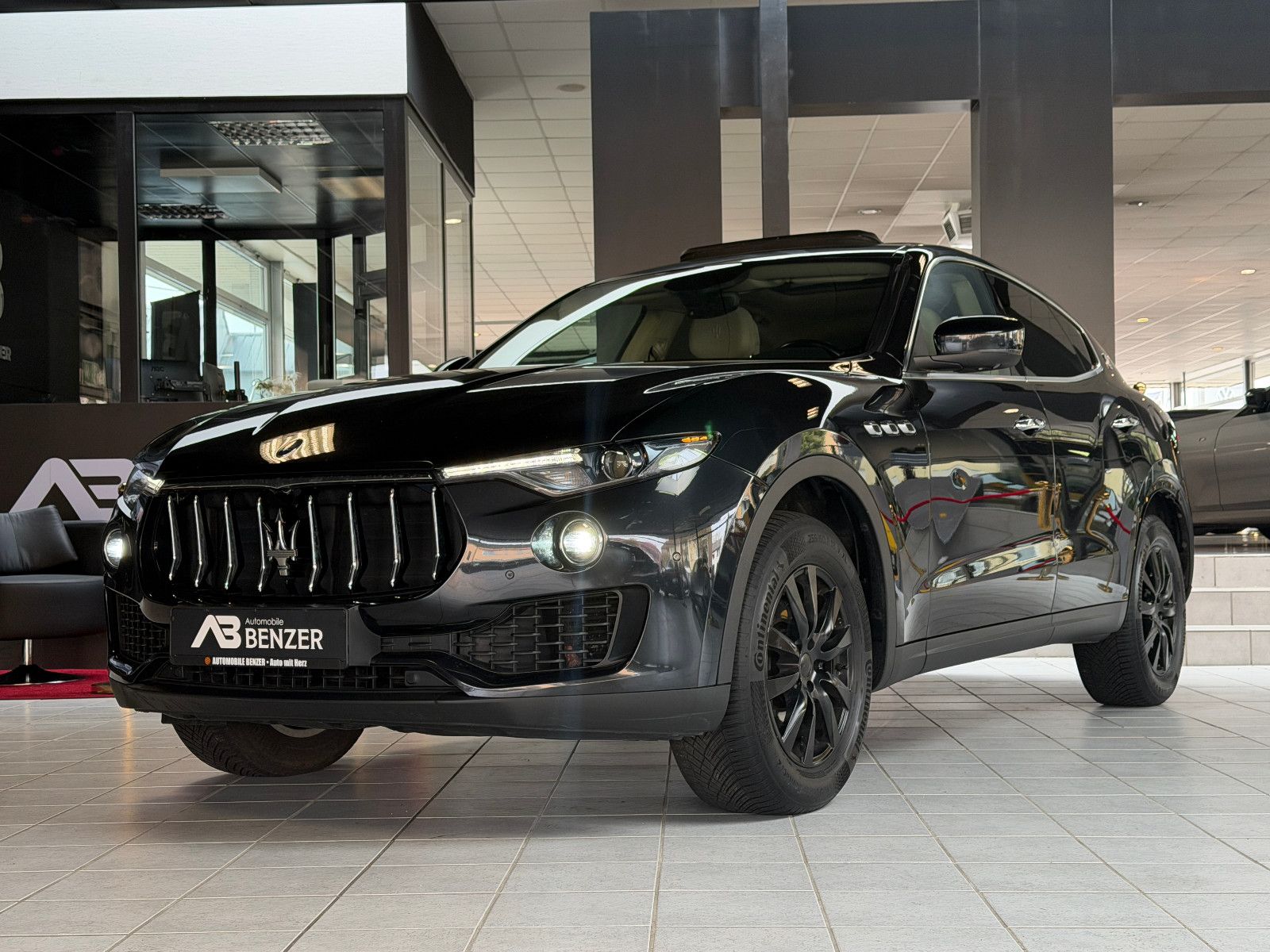 Fahrzeugabbildung Maserati Levante Diesel/PANO/HARMAN-KARDON/KAMERA/MEMORY/
