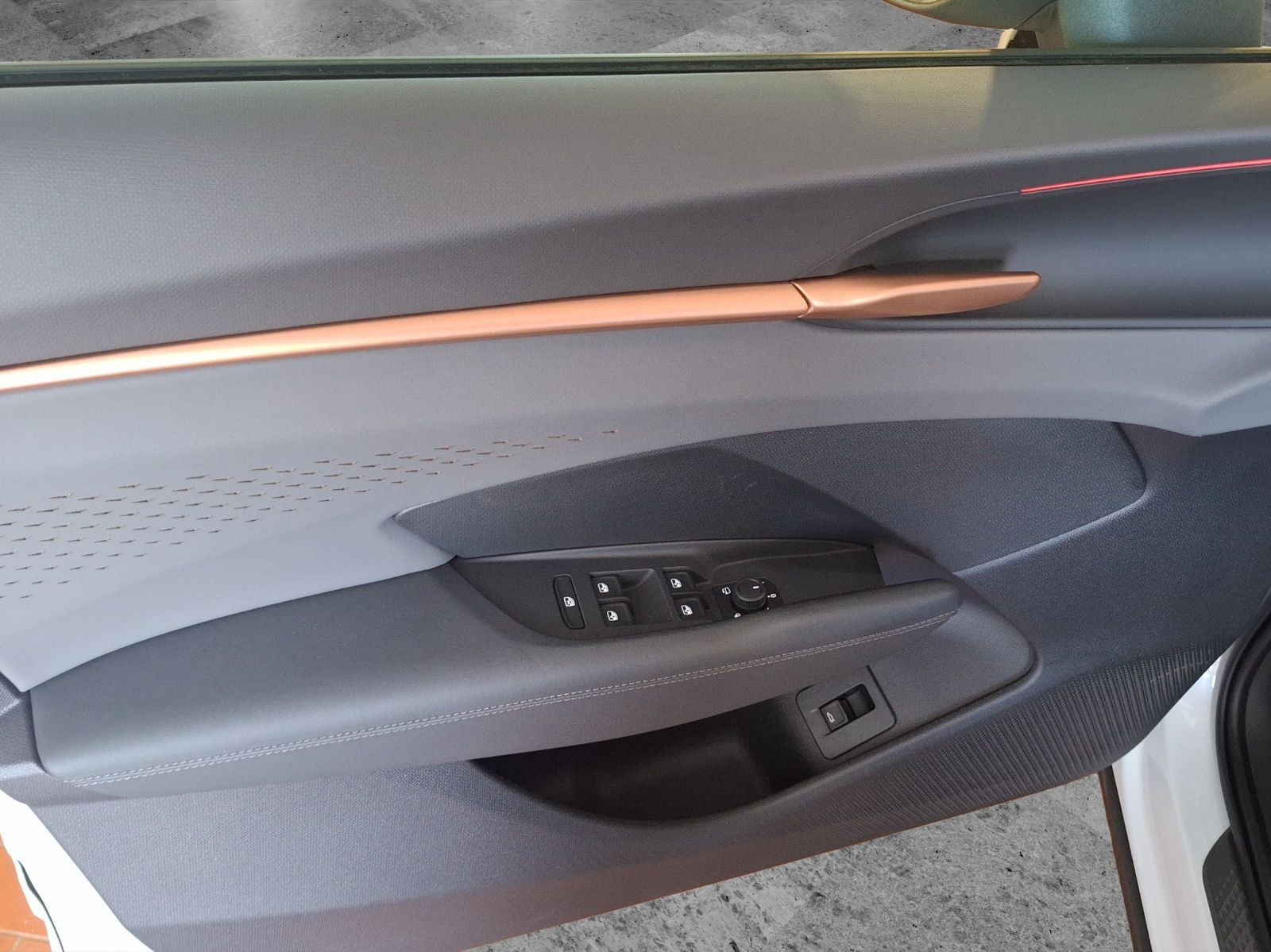 Fahrzeugabbildung SEAT Terramar eTSI Matrix Navi HUD ACC RFK SHZ 19"