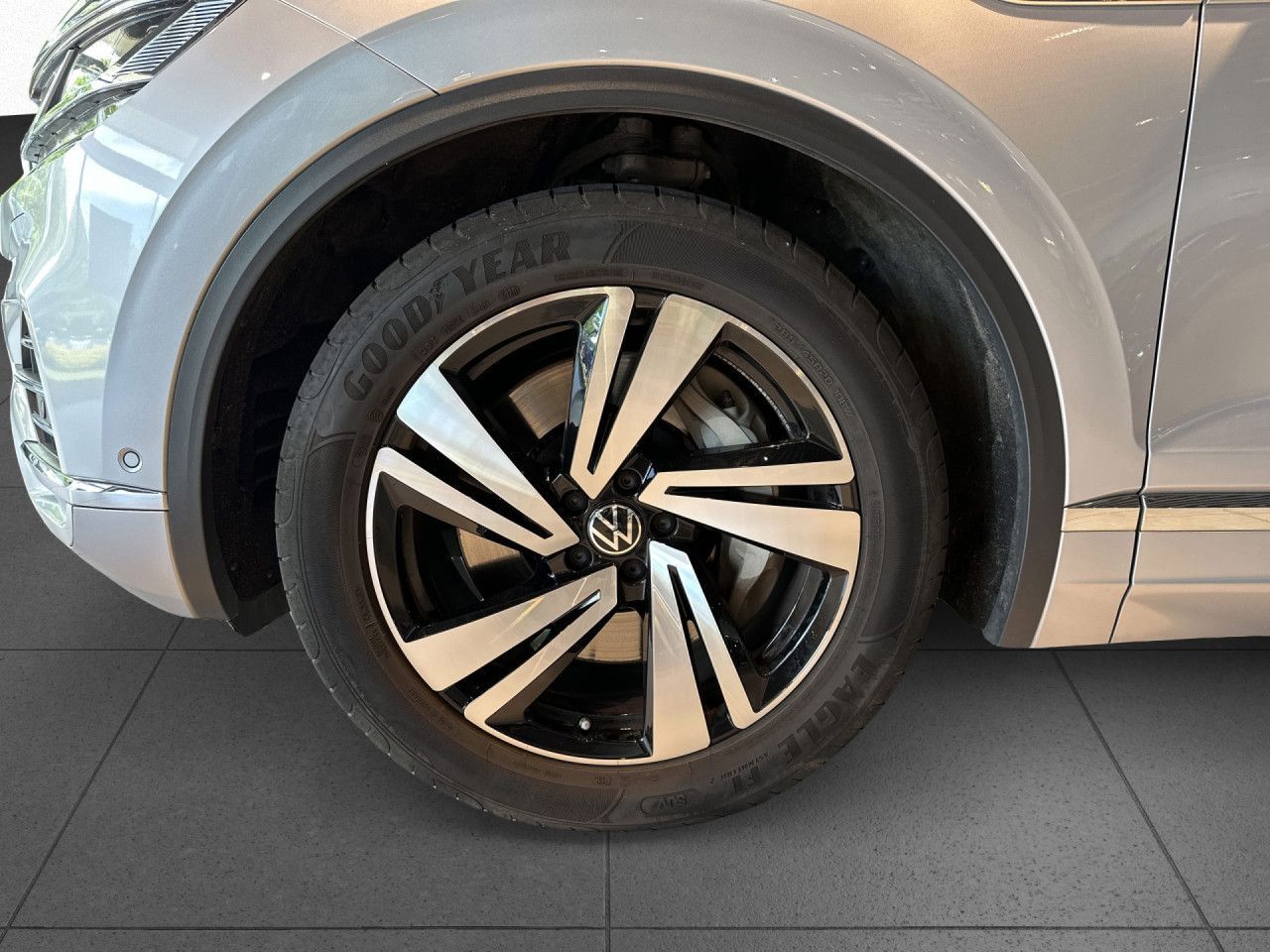 Volkswagen Touareg 3.0 TSI AHK Pano Dynaudio HUD Area View foto 16