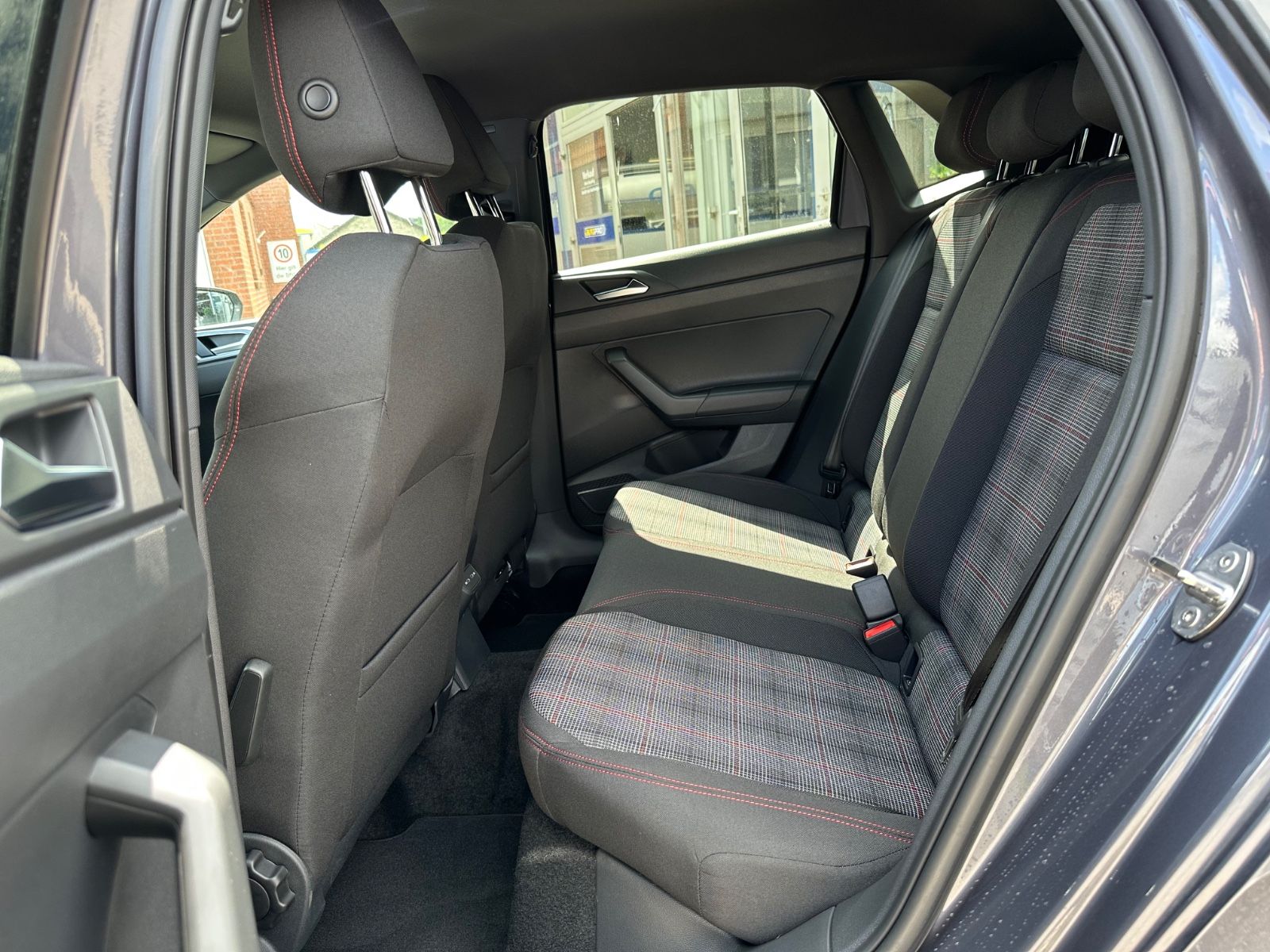 Fahrzeugabbildung Volkswagen Polo GTI 2.0 TSI DSG Navi/ACC/Matrix/IQ/SHZG/18"