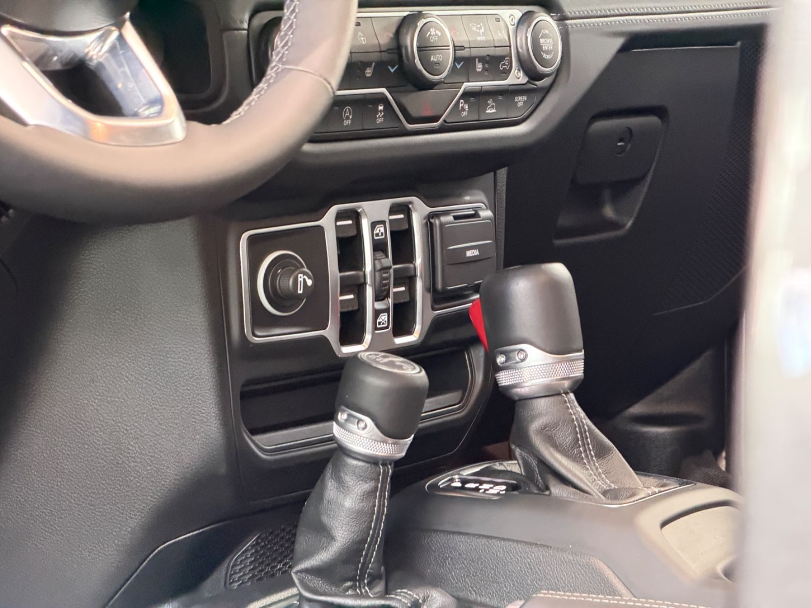 Fahrzeugabbildung Jeep 2.0 Wrangler Unlimited Sahara Leder Top