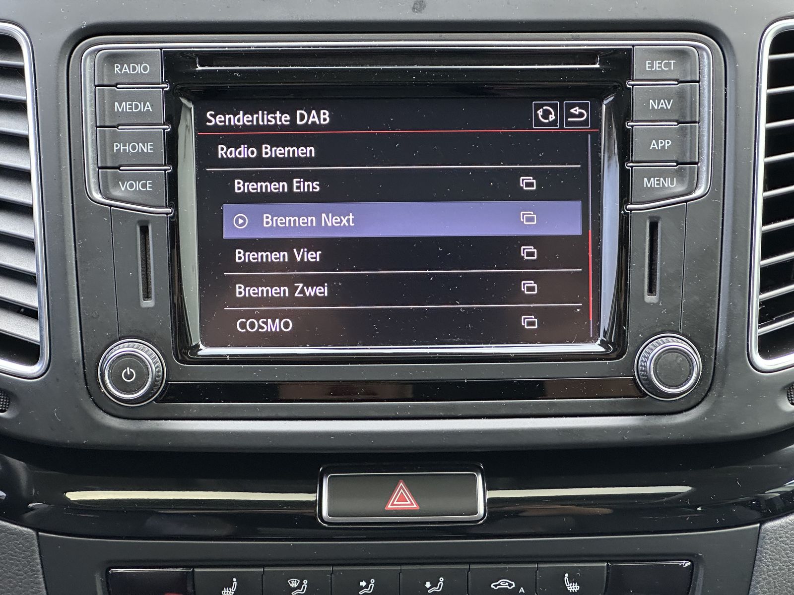 Fahrzeugabbildung SEAT Alhambra 1.4 TSI DSG FR 7Sitzer NAV+XEN+KAM+PANO