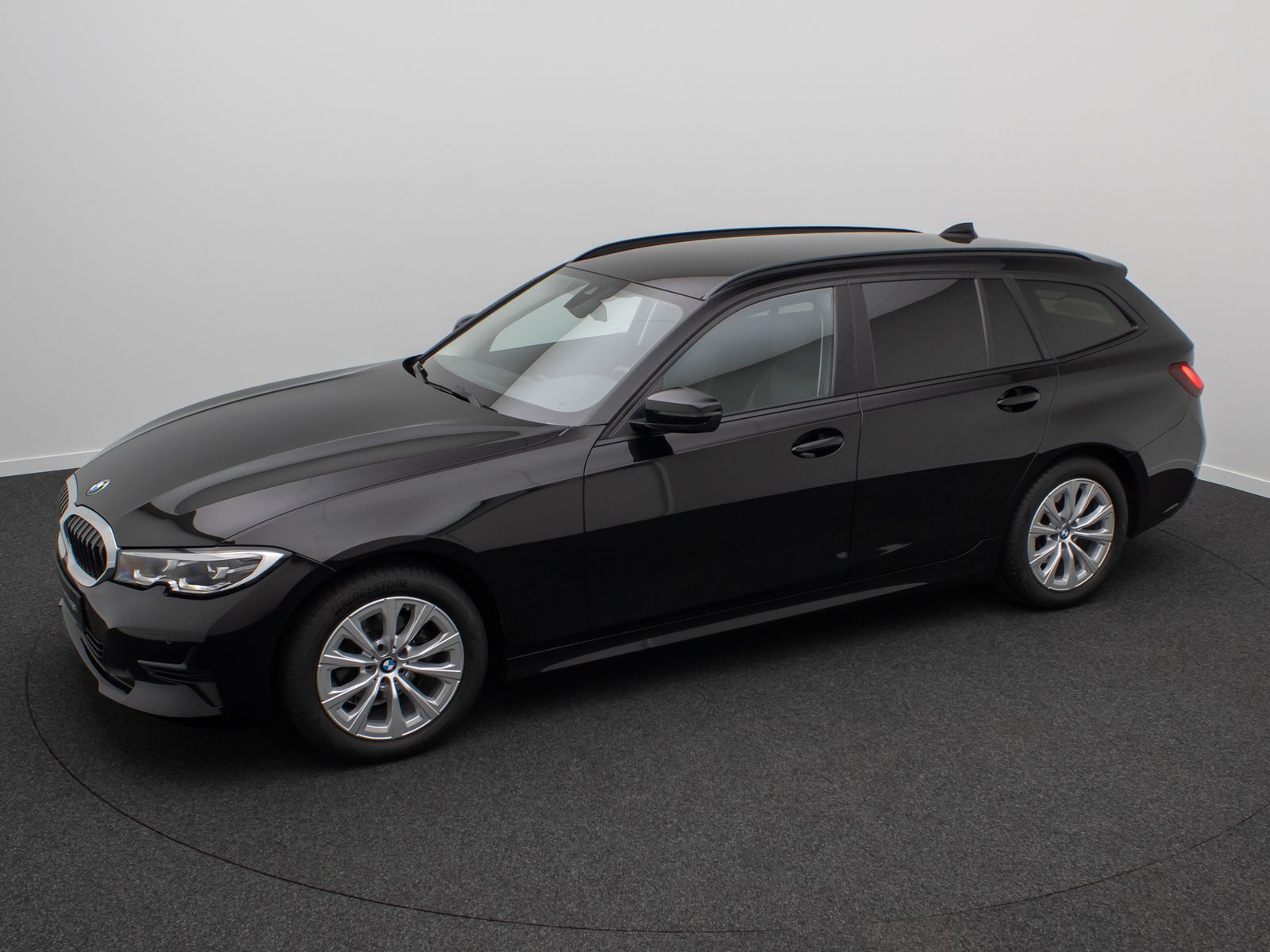 Fahrzeugabbildung BMW 318d DAB CockPitPro Fernlichtassist PDC Sport