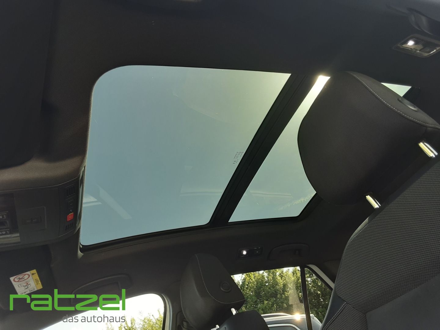 Fahrzeugabbildung Volkswagen T-Roc R-Line 1.5 TSI Sportpaket StandHZG AHK-abn