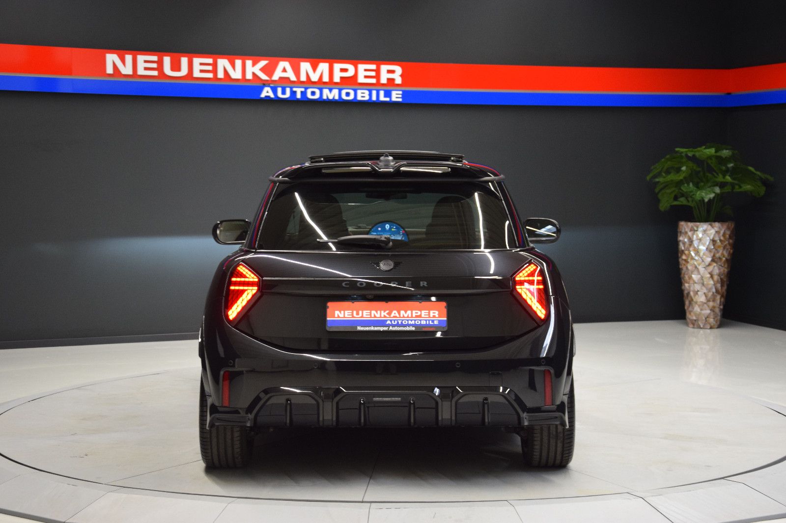 Fahrzeugabbildung MINI Cooper C John Cooper Works Trim HuD Pano 18 Zoll