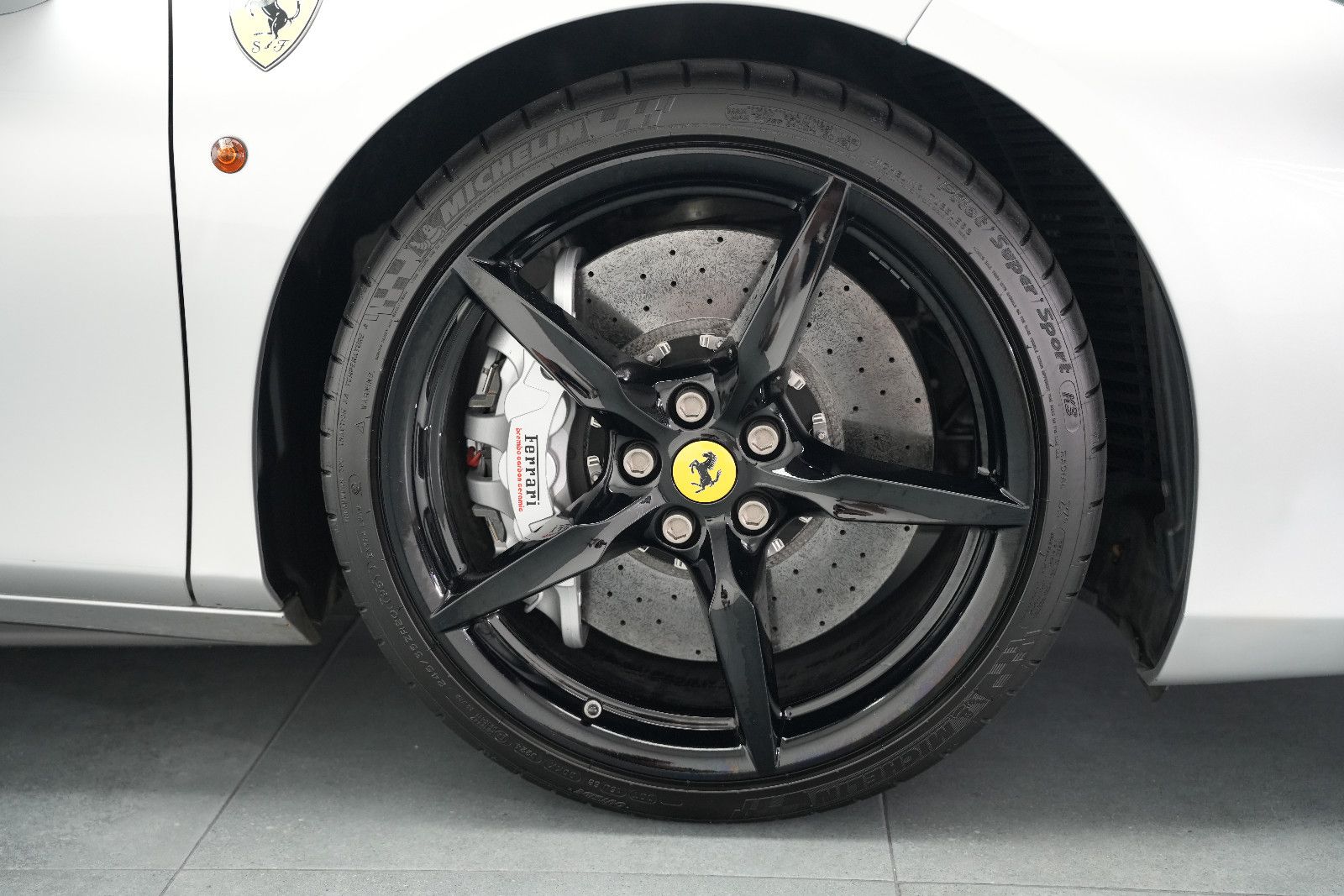 Fahrzeugabbildung Ferrari 488 GTB GTB Coupé DCT/SCUDERIA/KAMERA/