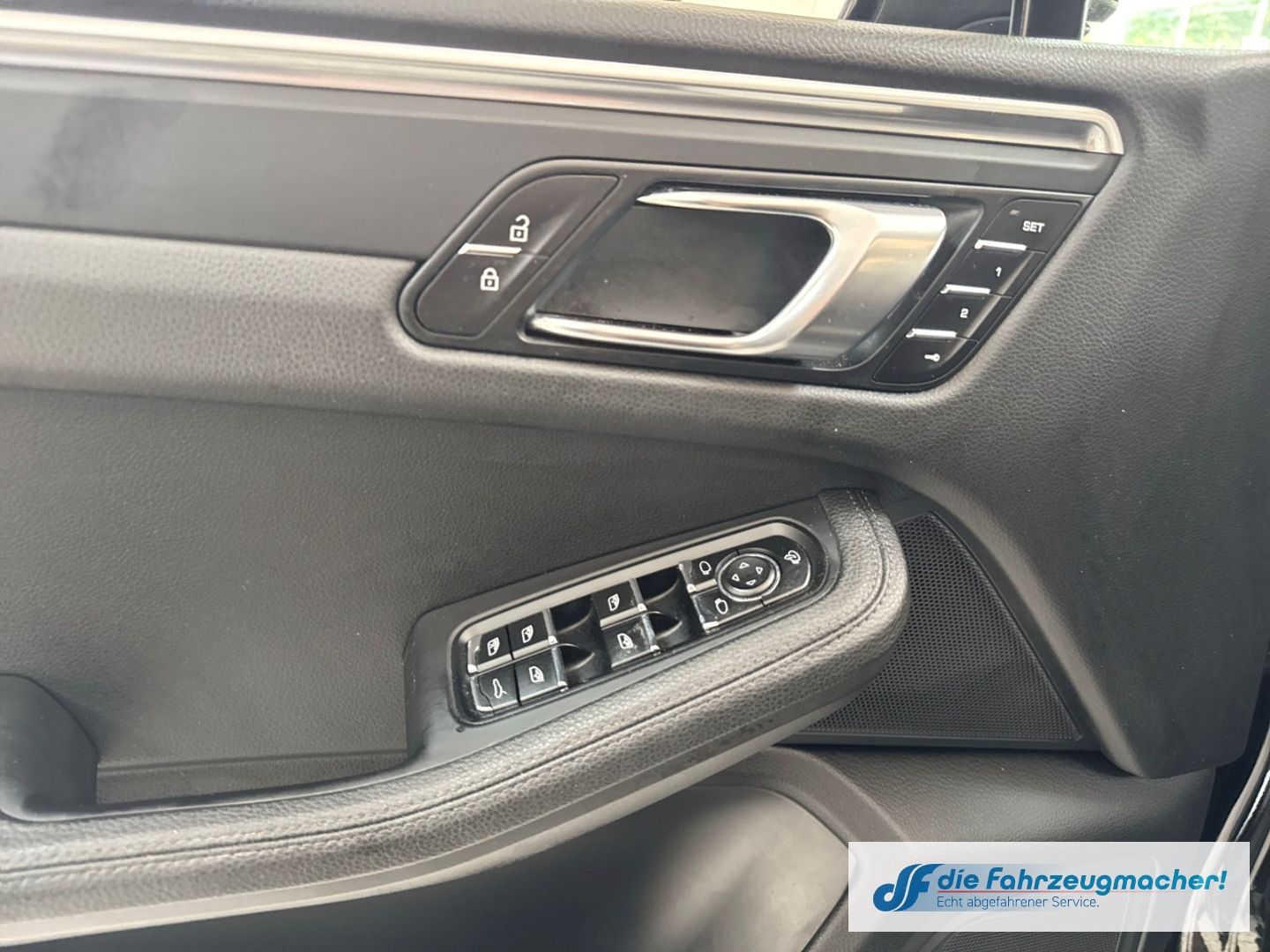 Fahrzeugabbildung Porsche Macan DE-Auto Pano Navi Memory S Soundsy LED Dyn