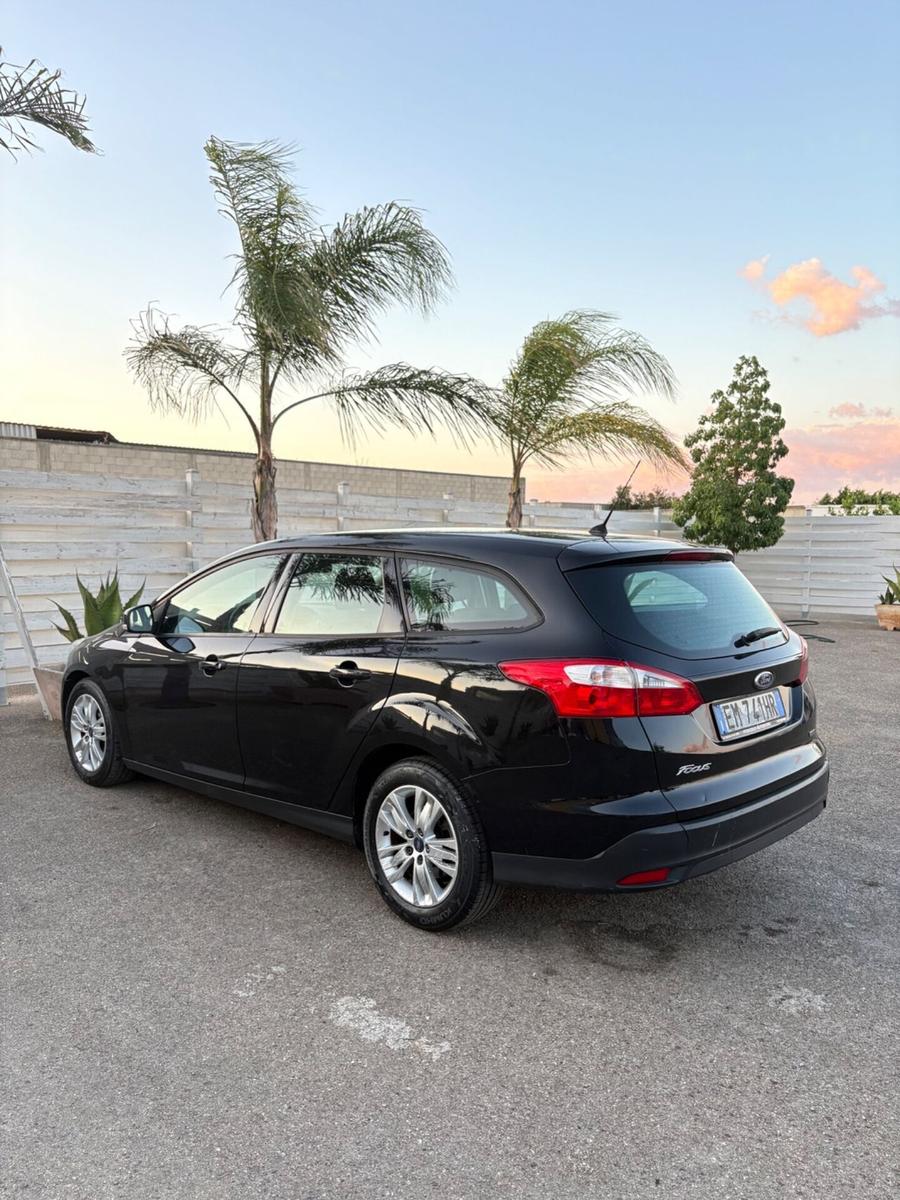 Ford Focus 2012 — photo 8