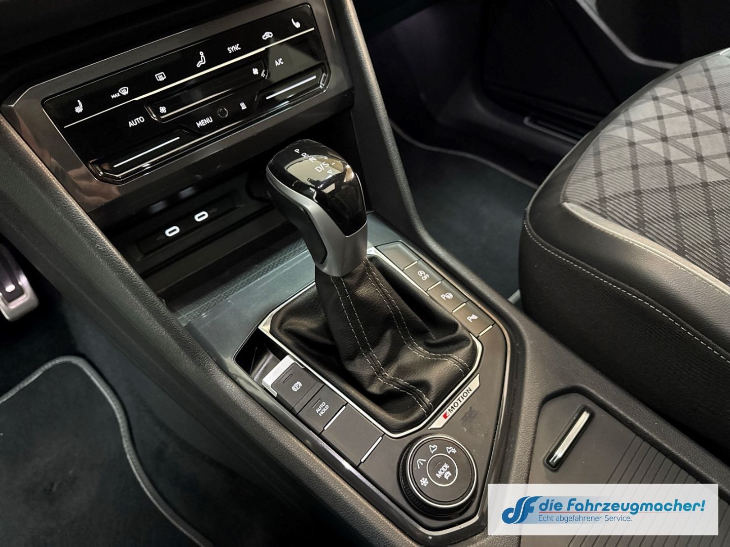 Fahrzeugabbildung Volkswagen Tiguan Allspace R-Line 4Motion Sportpaket HUD AD