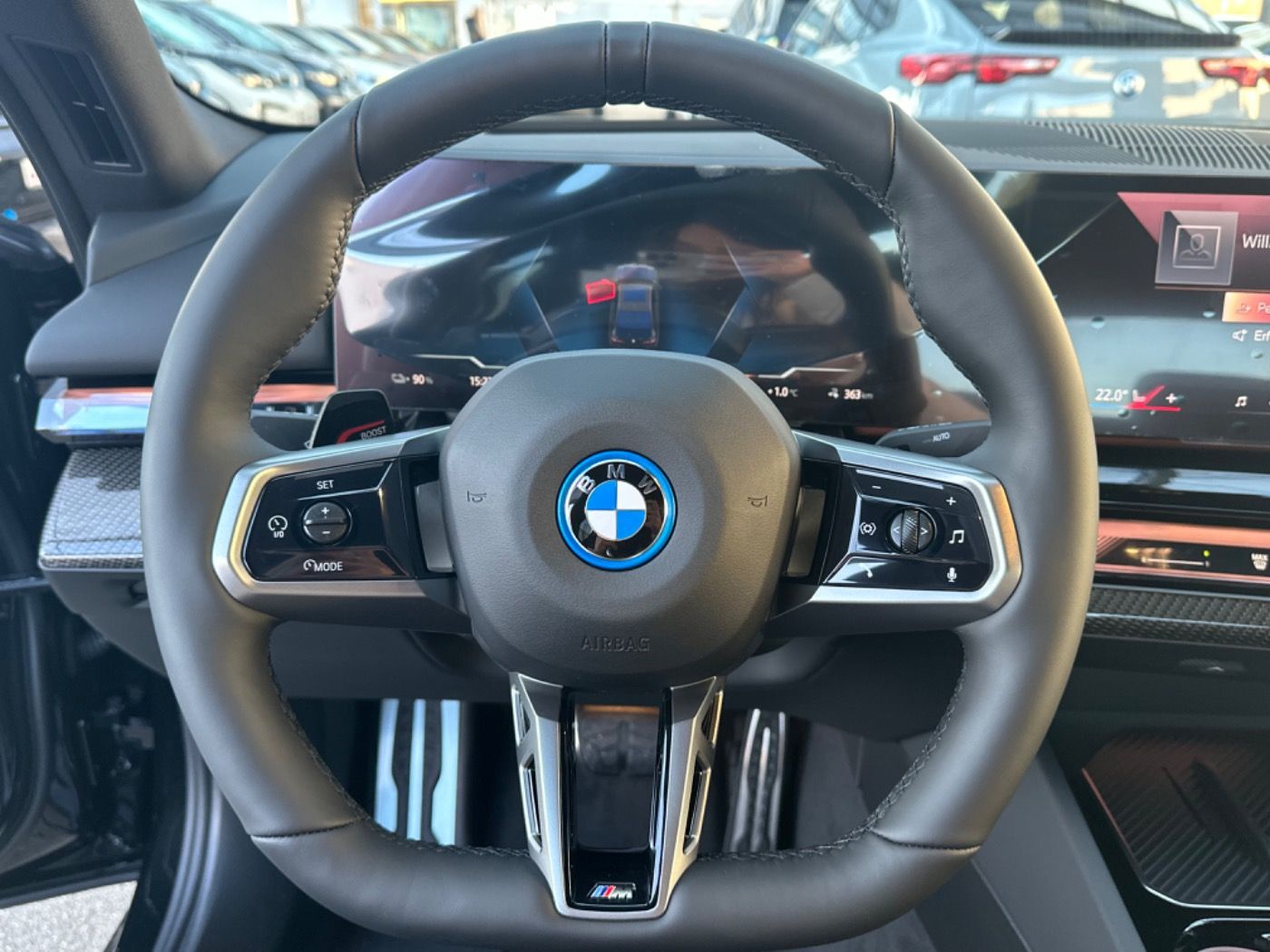 Fahrzeugabbildung BMW i5 eDrive40 M-Sportpaket AutobahnAssi/AHK/360