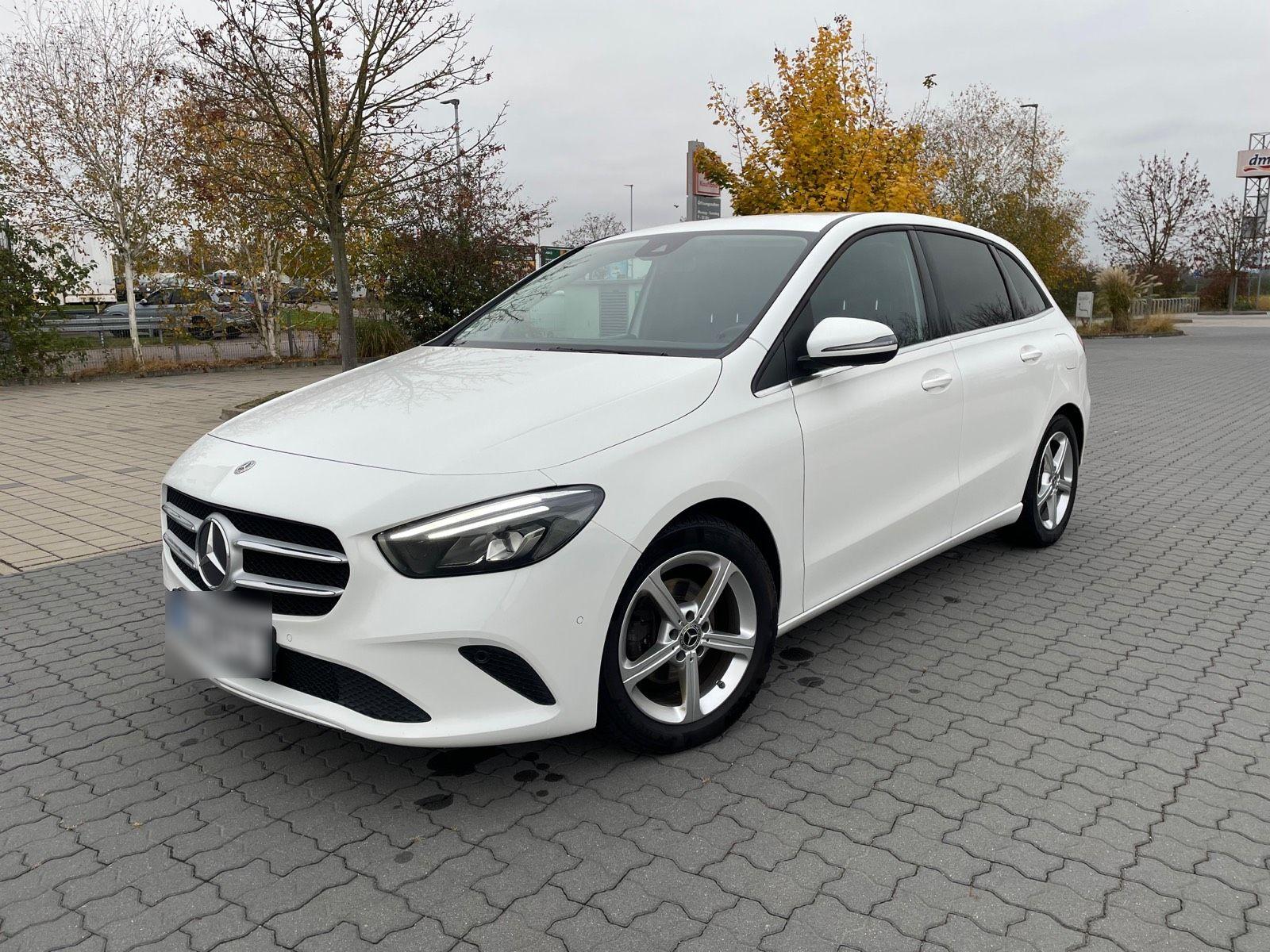 Mercedes-Benz B 180