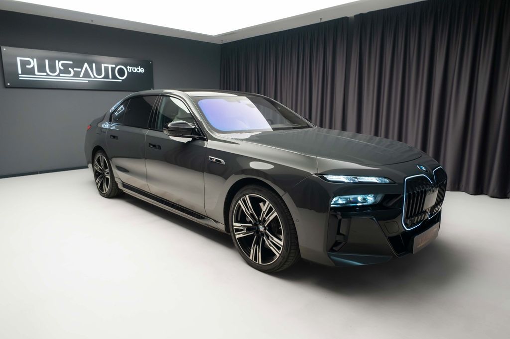 Image of BMW M760