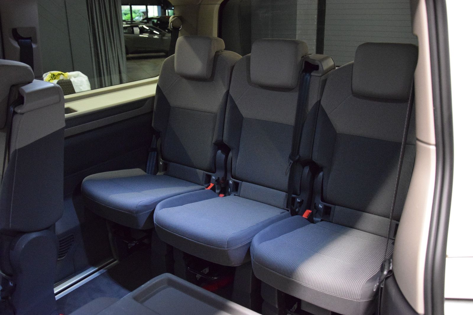 Fahrzeugabbildung Volkswagen T7 Multivan Edition lang Matrix AHK Standheiz