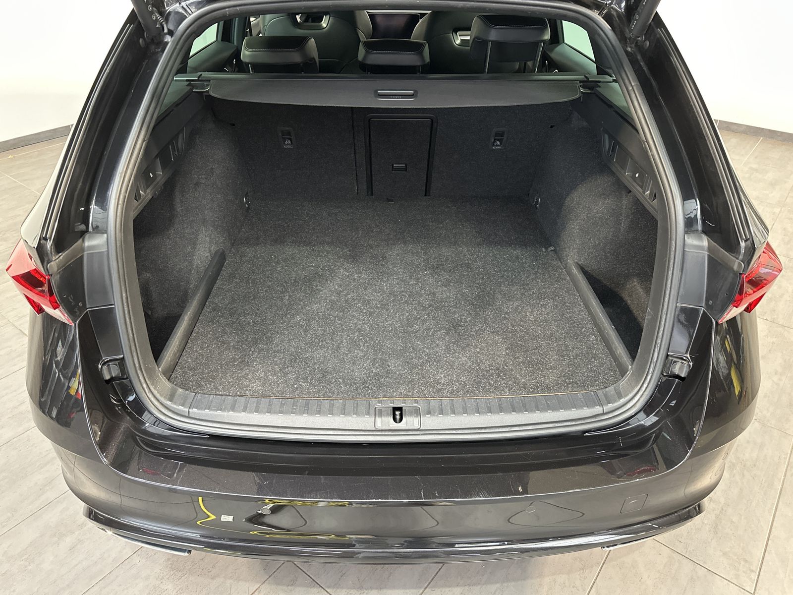 Fahrzeugabbildung SKODA Octavia Combi 1.4 TSI DSG RS iV NAV+LED+VCOCK+PP