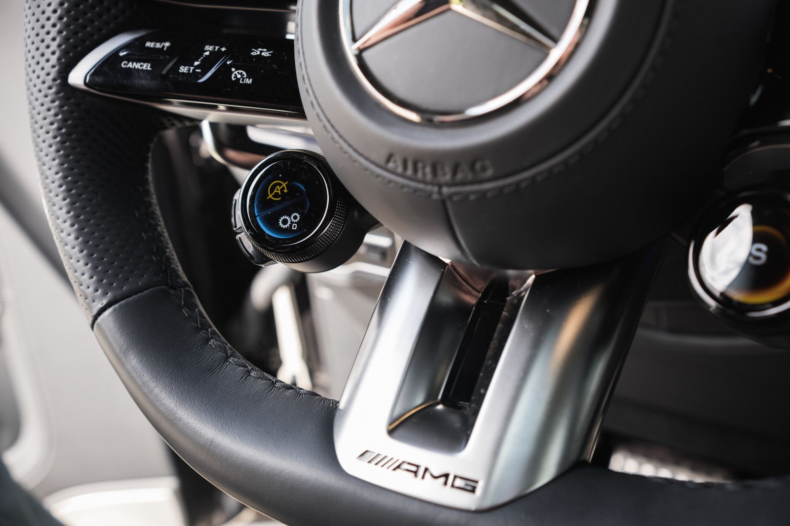 Fahrzeugabbildung Mercedes-Benz G 63 AMG-Perform.Paket-Superior-NightP.-Carbon