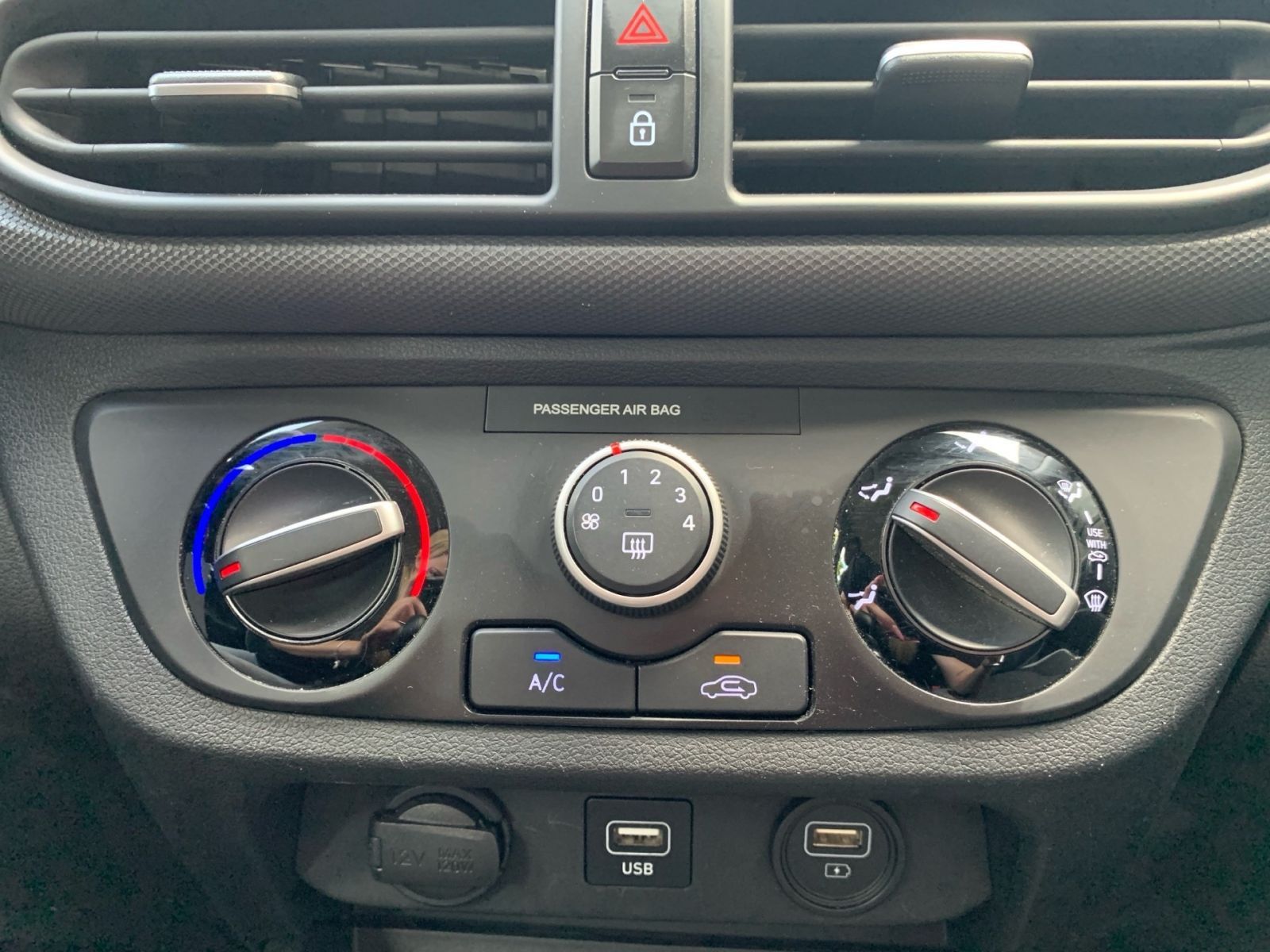 Fahrzeugabbildung Hyundai i10 1.0 Trend Navi Kamera 1 Hand