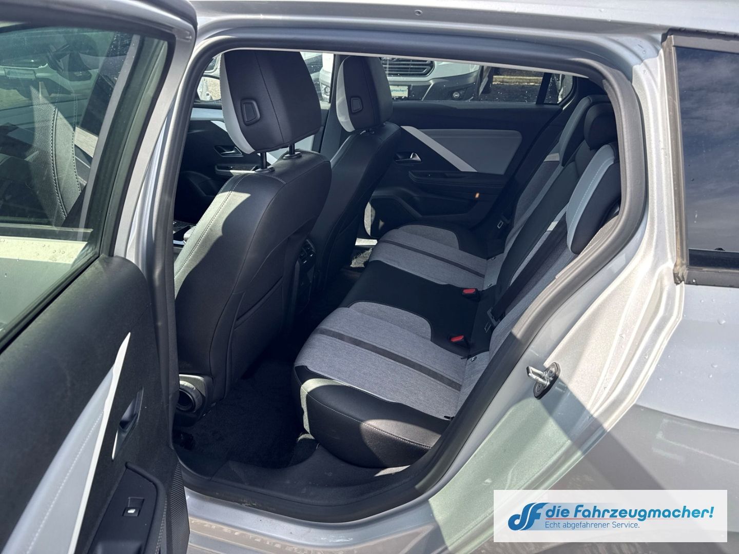 Fahrzeugabbildung Opel Astra L Sports Tourer Elegance 1.5 D EU6e *SEITE