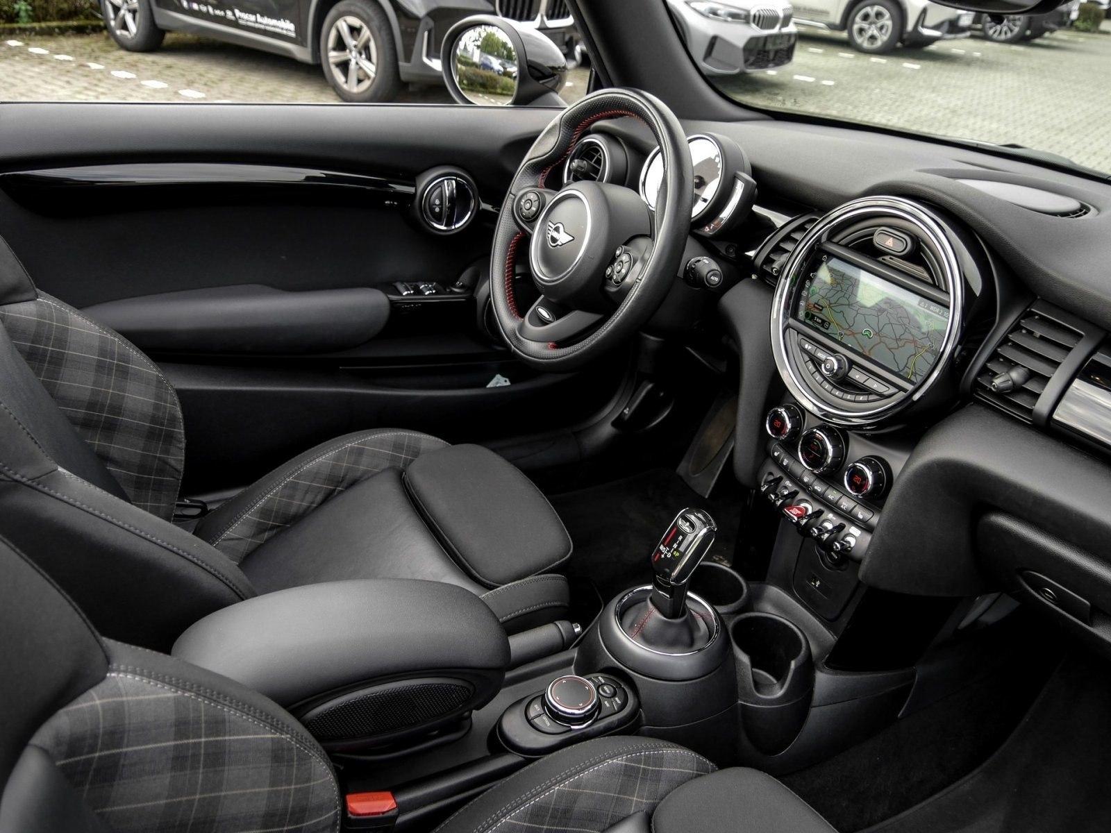 MINI Cooper S NAVI LED PDC V+H Tempomat Sitzheiz. LM