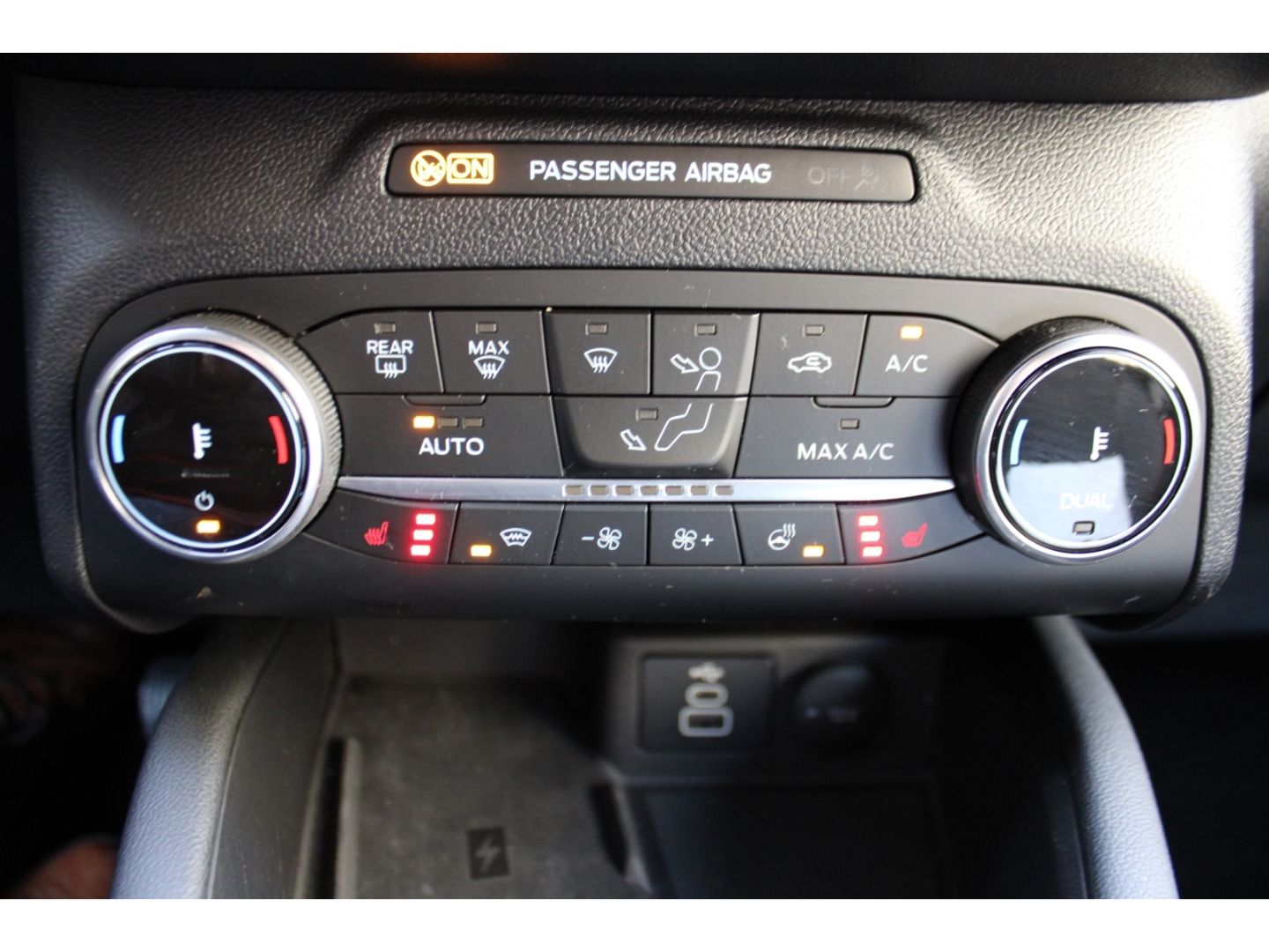 FORD Kuga ST-Line X LED AHK Navi GJR RFK el. Heckkla - Image 31