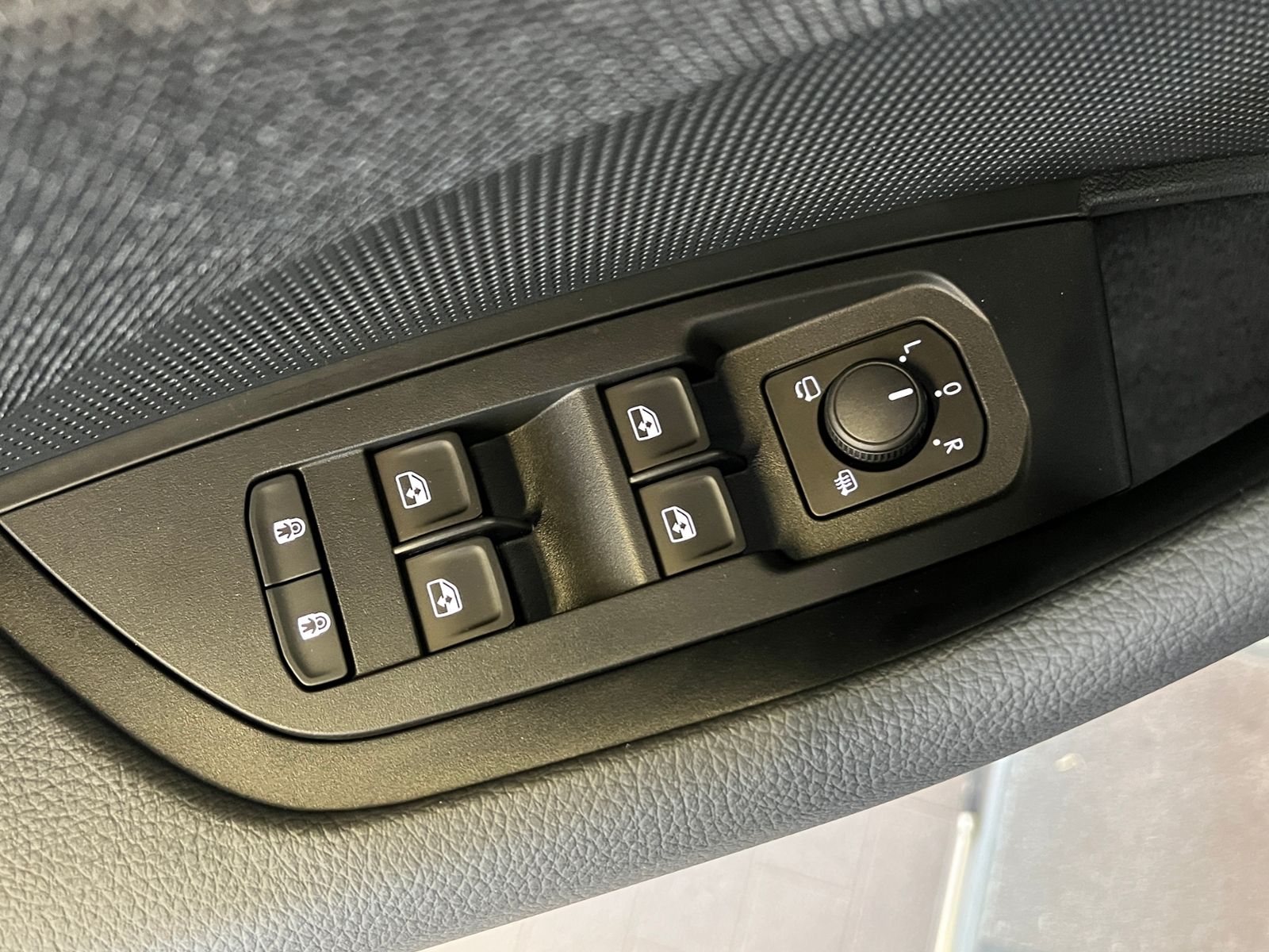 Fahrzeugabbildung SKODA Kodiaq Selection 2.0 TDI DSG 4x4 *AHK, 7 Sitze,